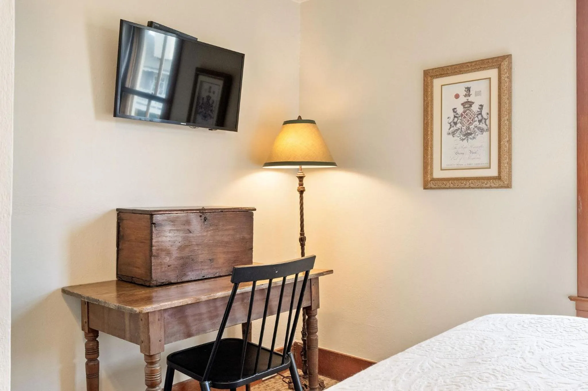 Seating area, Bed in Sonoma Hotel