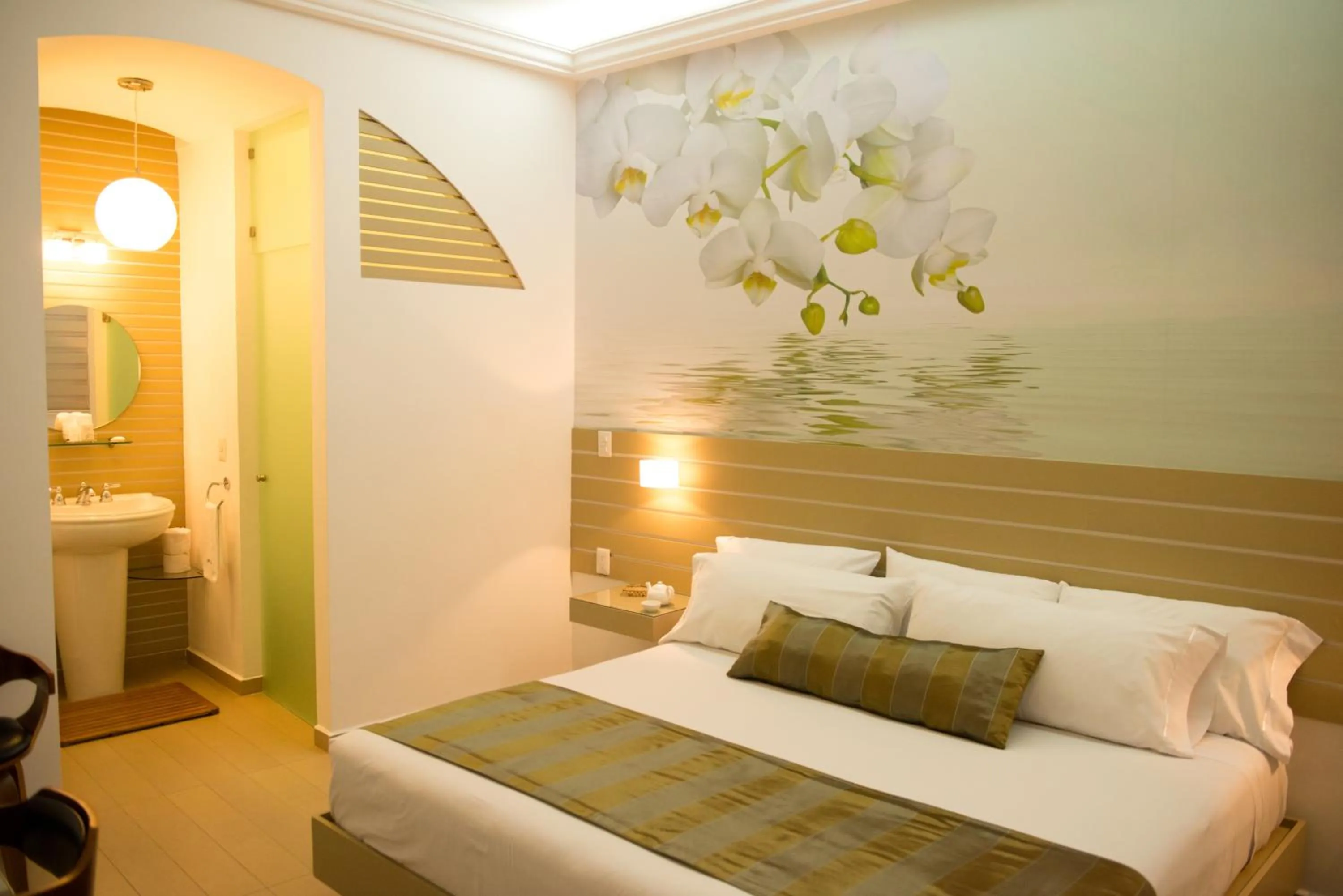 Photo of the whole room, Bed in Grand Hotel Tepatitlán