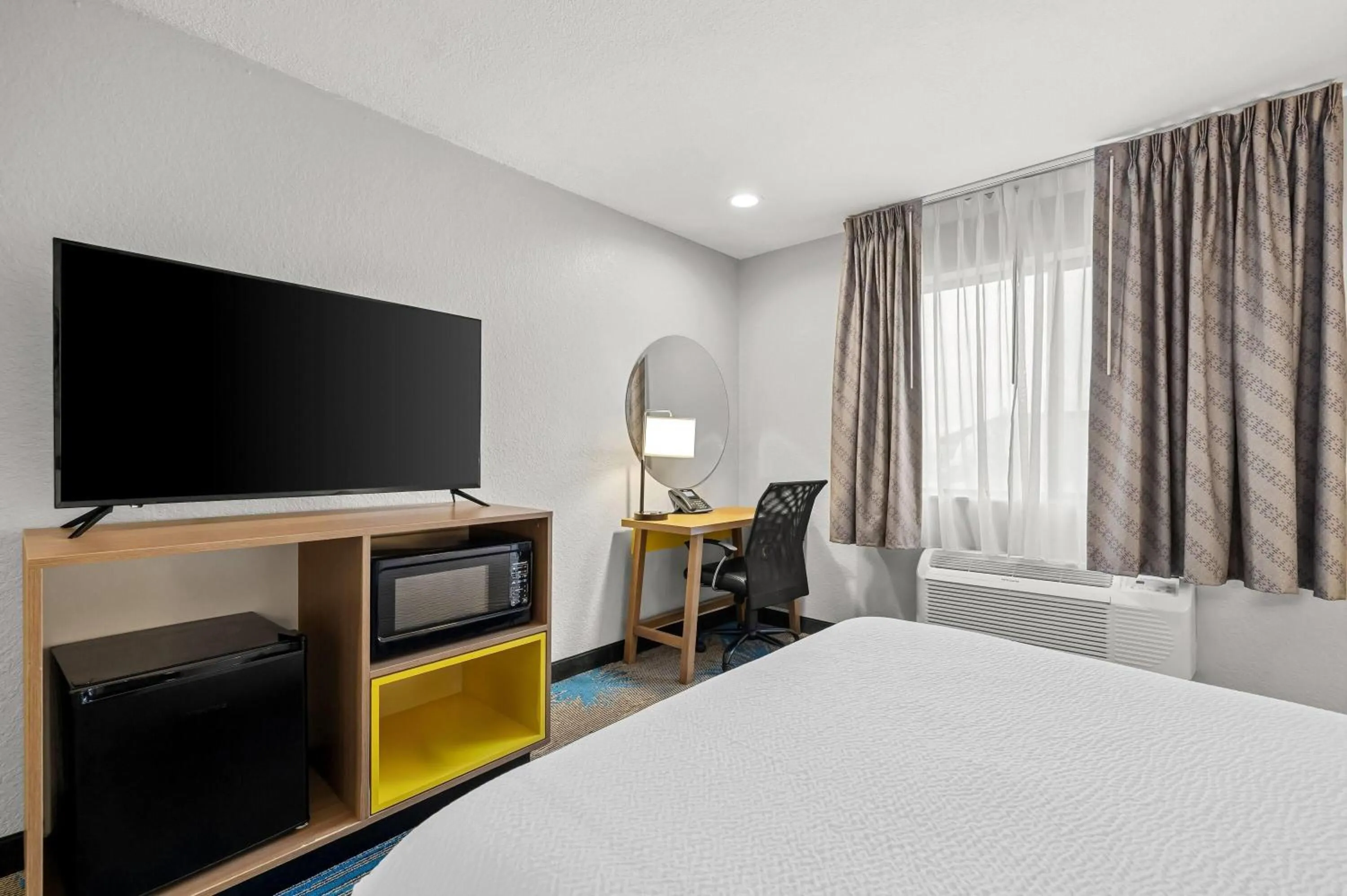 Bed in Days Inn by Wyndham Wall