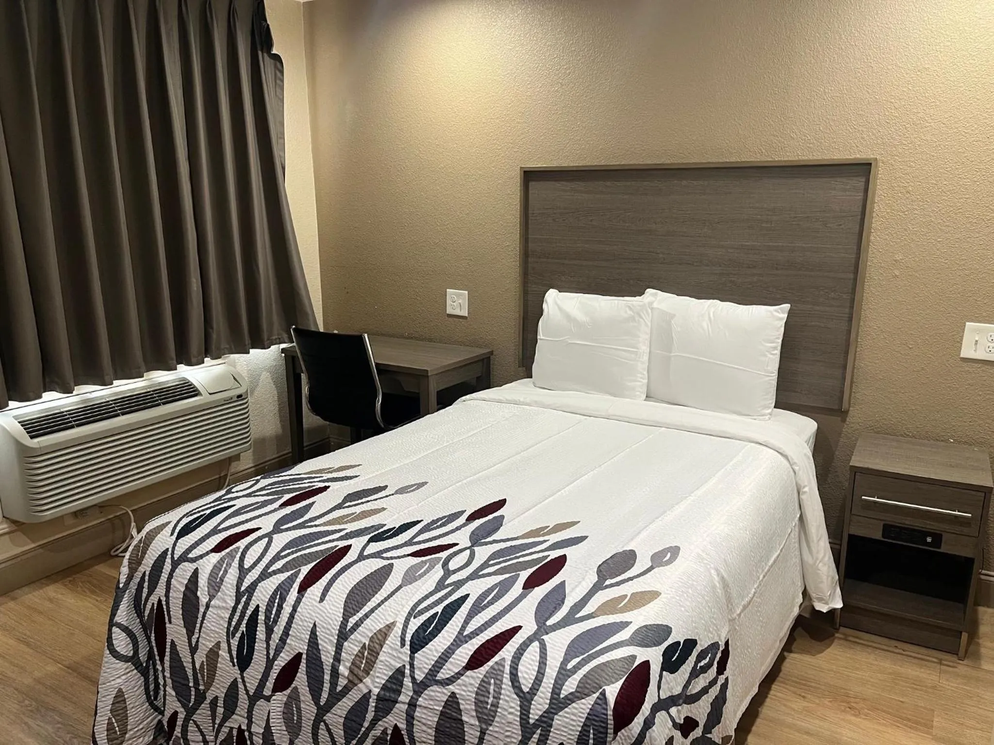 Photo of the whole room in Red Roof Inn Haltom City