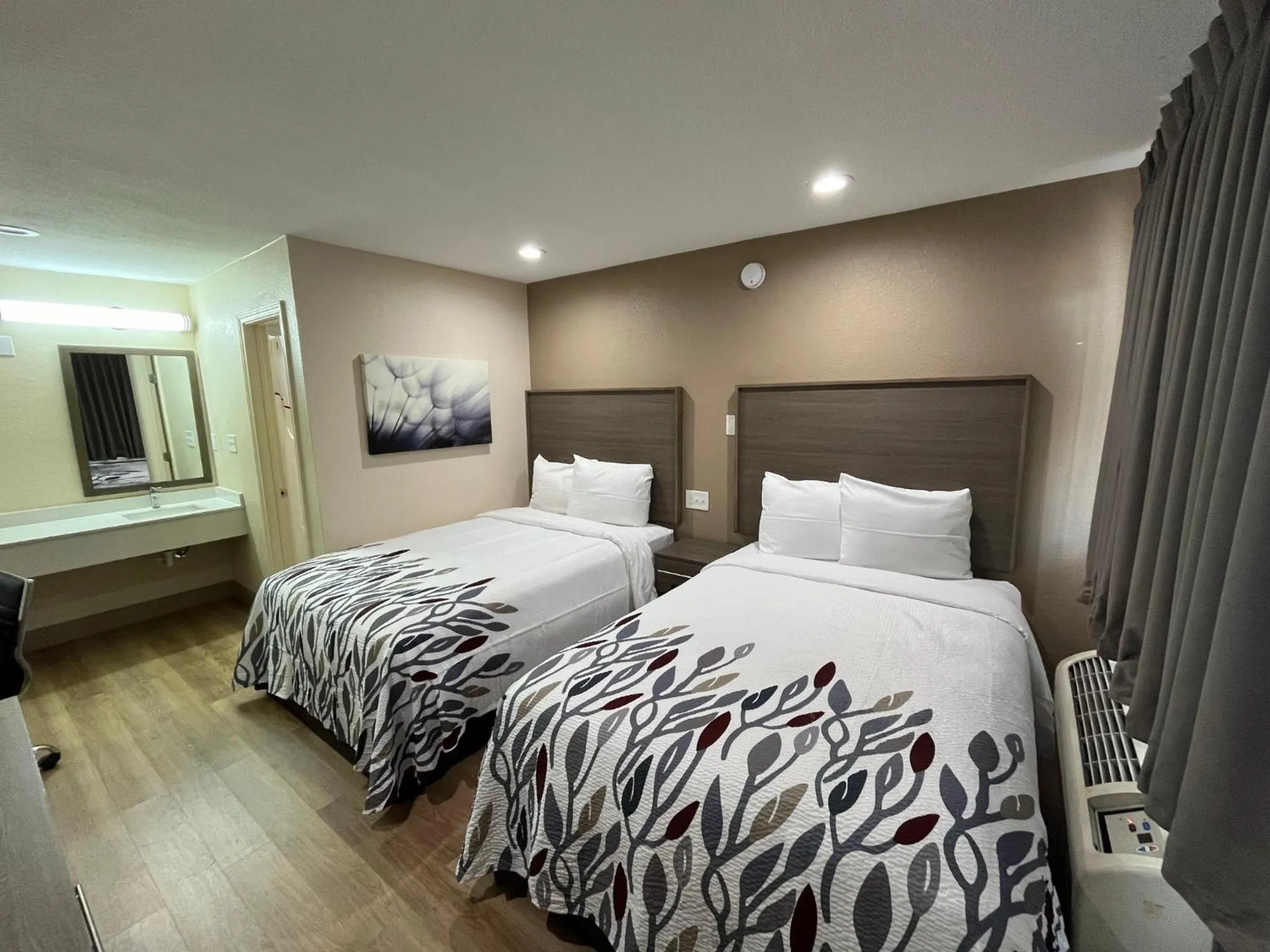 Photo of the whole room in Red Roof Inn Haltom City