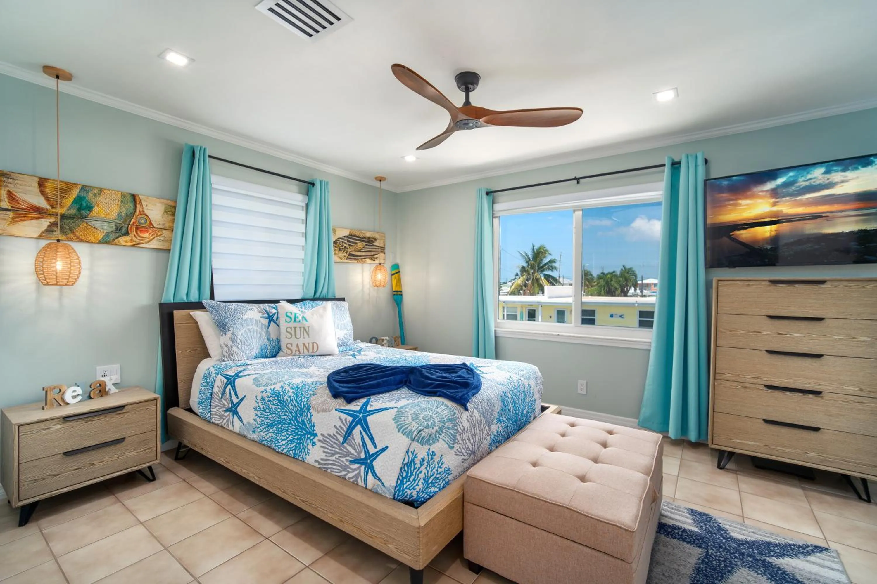 Bed in Casa Blue Pelican.