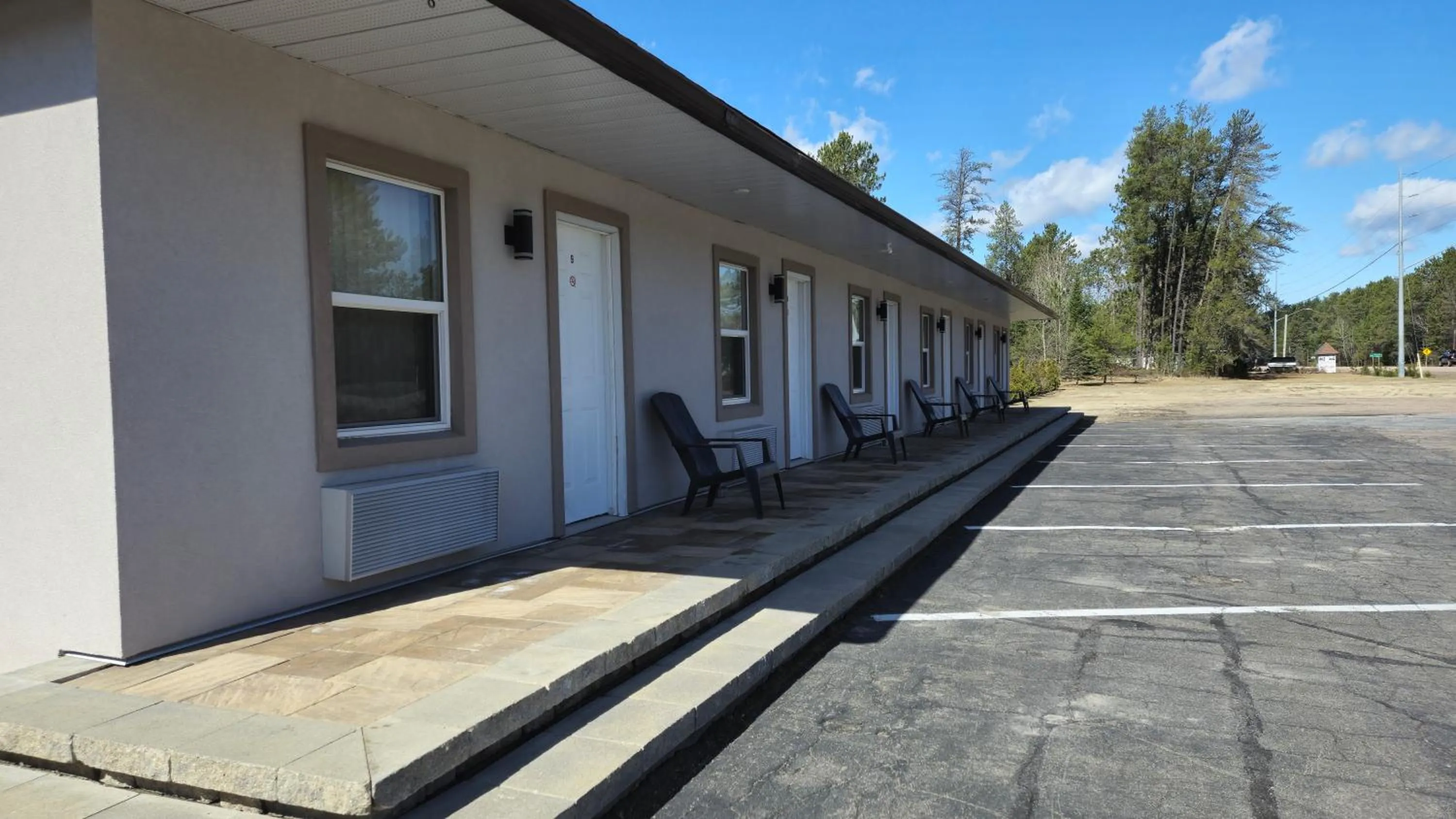 Deep River Motel