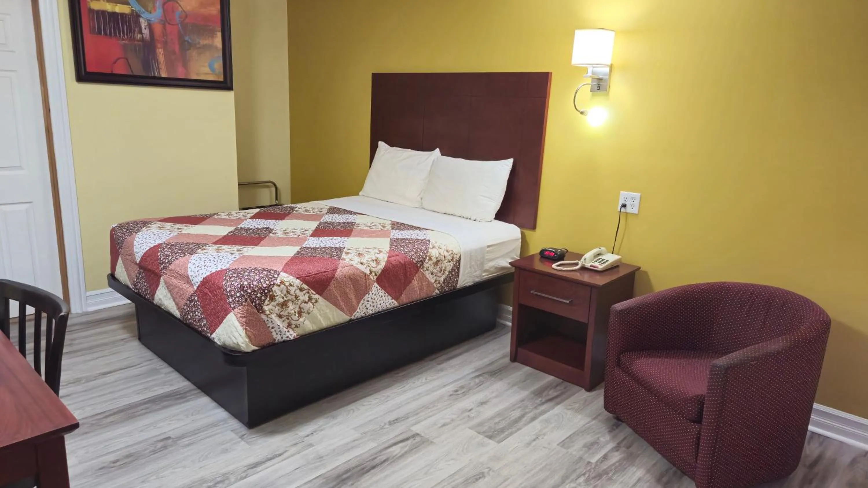 Bed in Deep River Motel