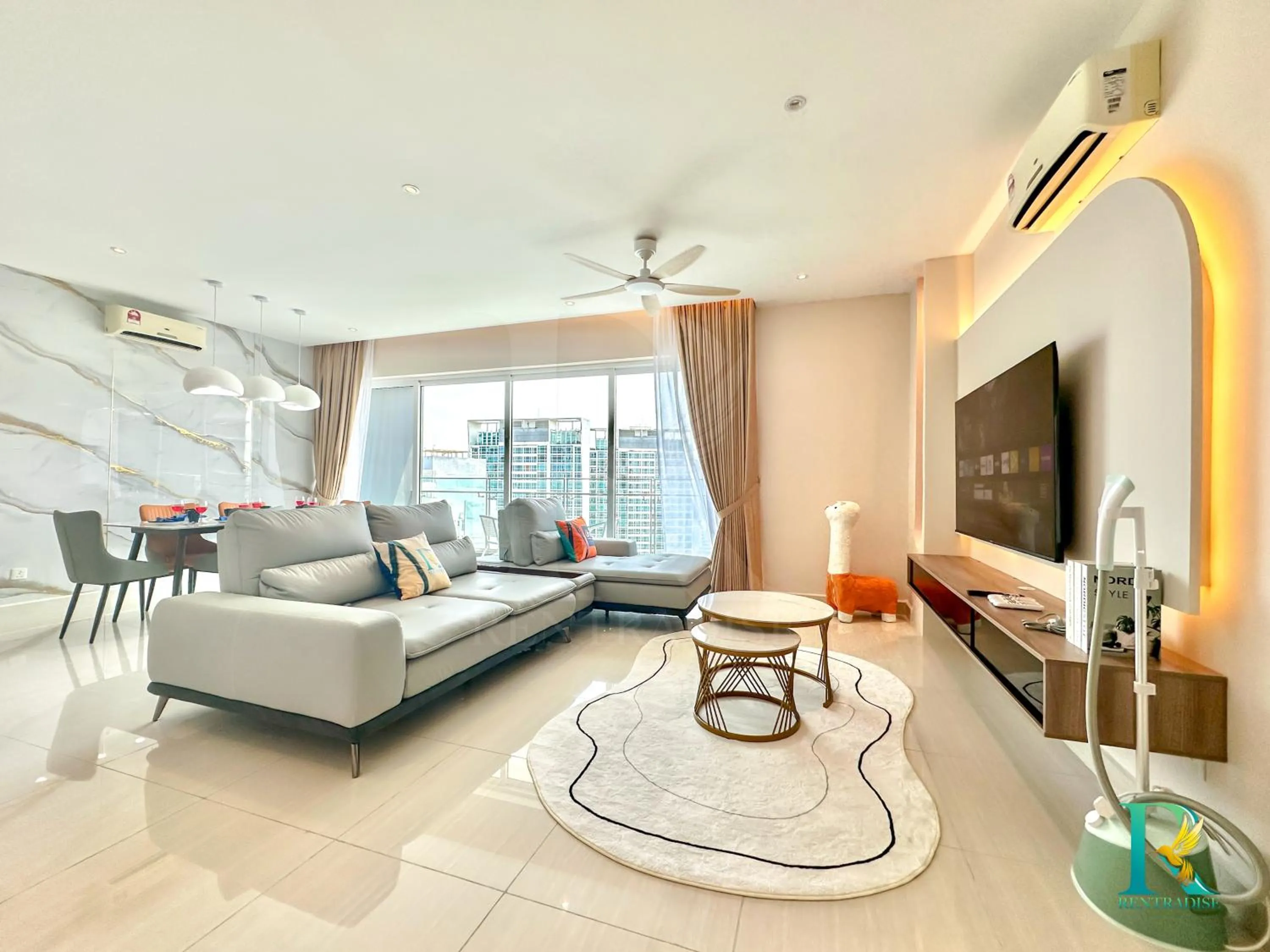 TV and multimedia in Medini Signature Suites by RR JBcity