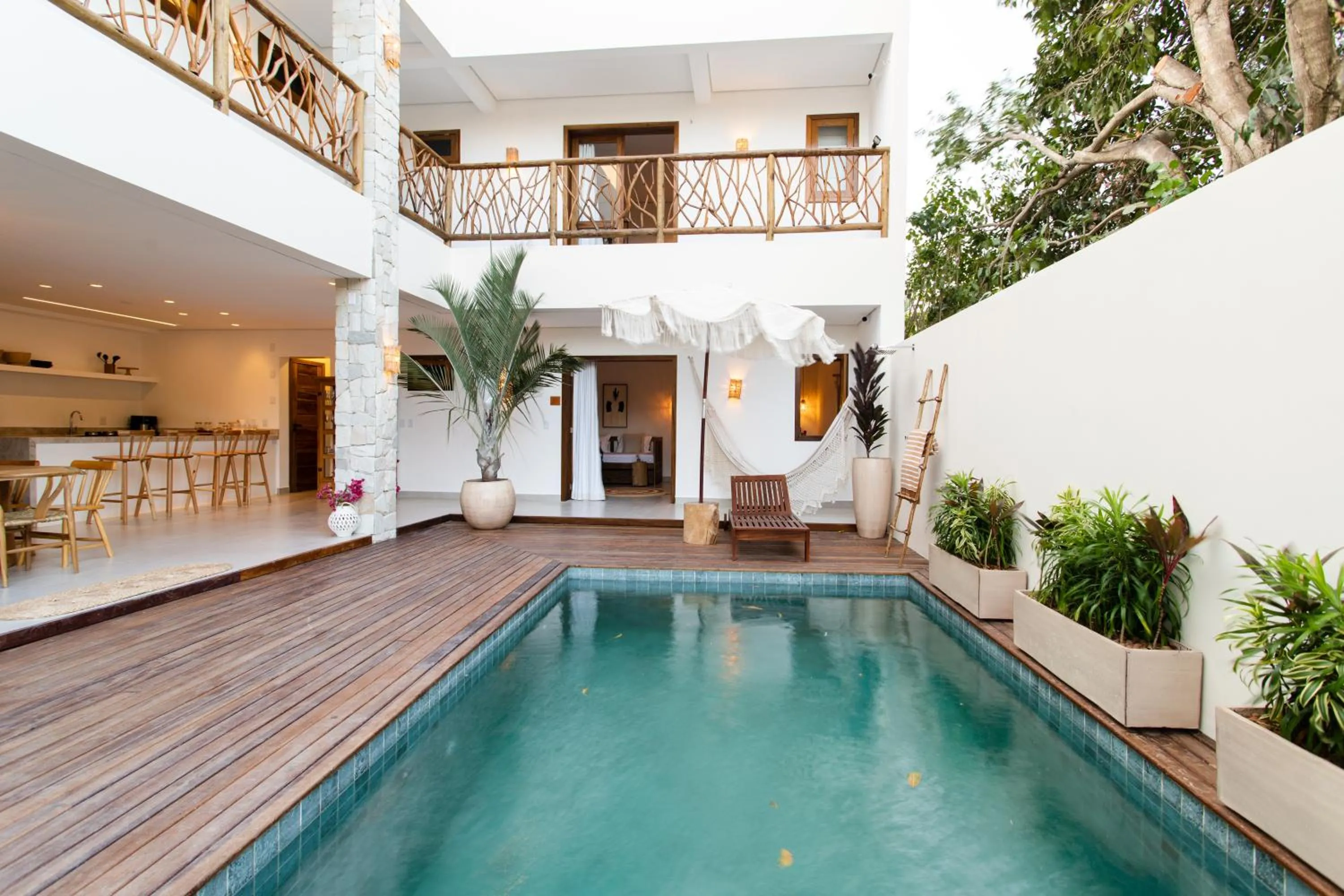 Swimming pool in Villa Odara