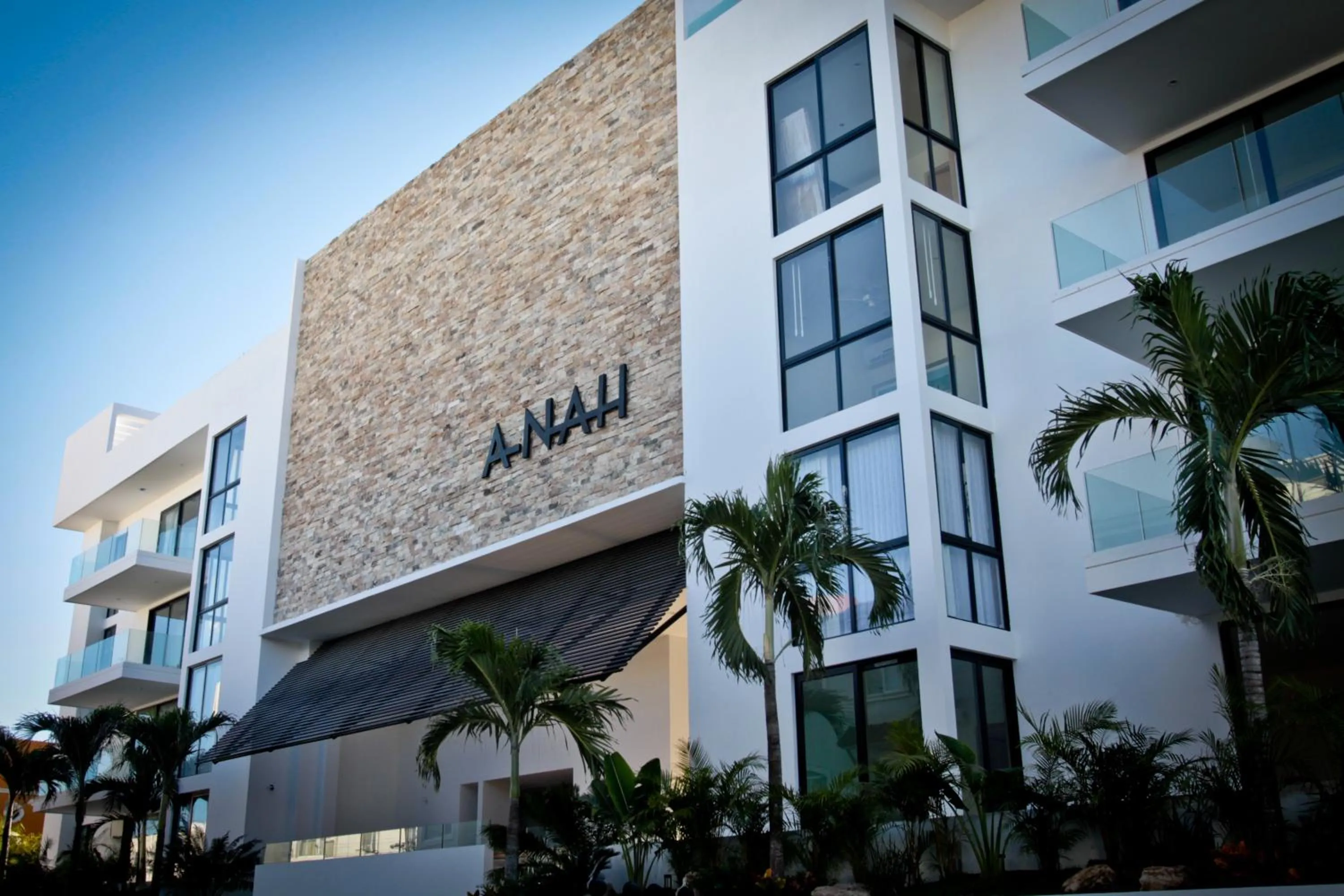 Facade/entrance in Anah Suites