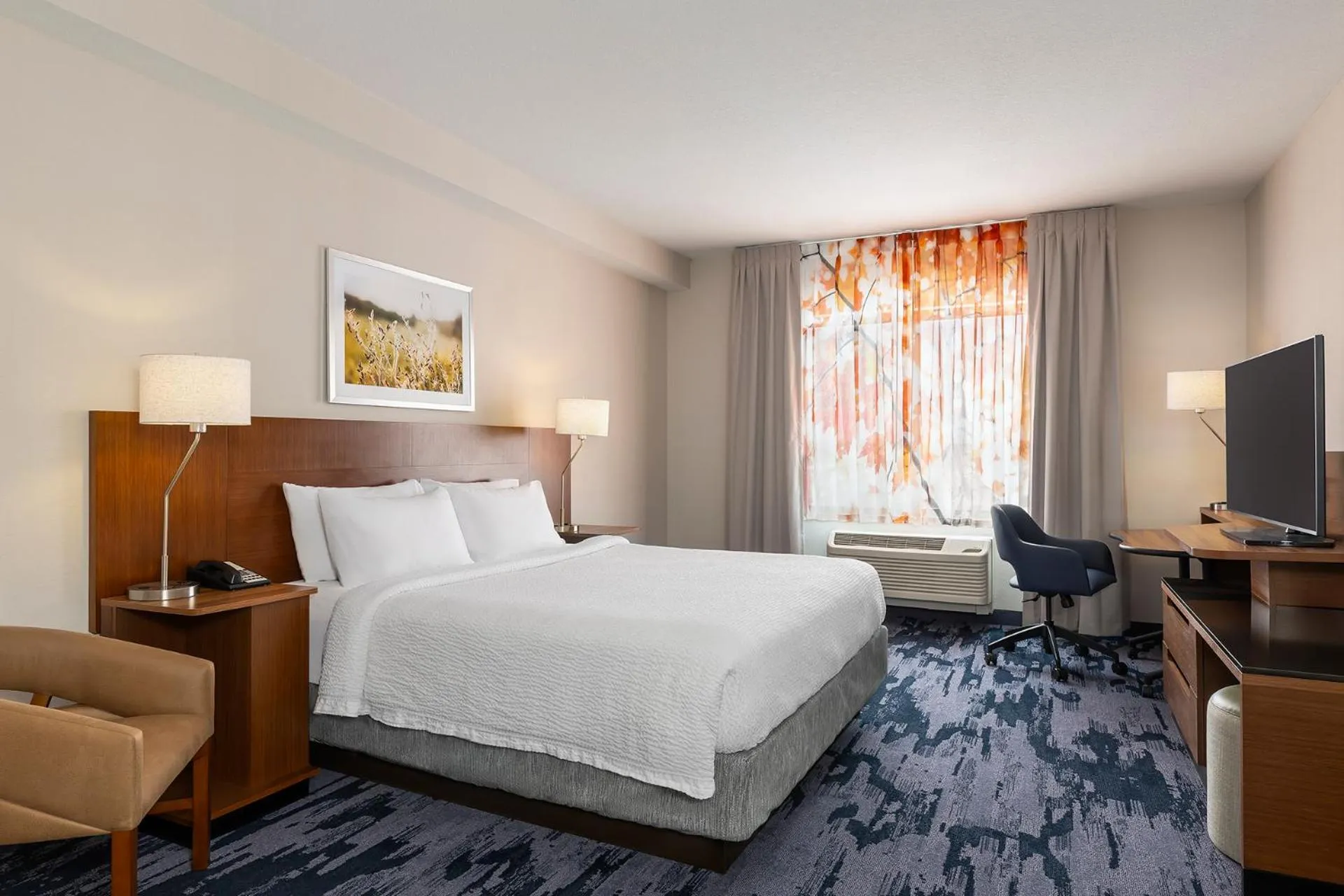 Bed in Fairfield Inn & Suites by Marriott St. Paul Northeast