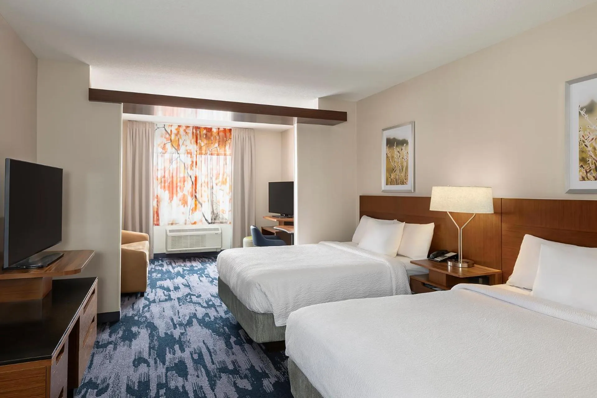 Bed in Fairfield Inn & Suites by Marriott St. Paul Northeast