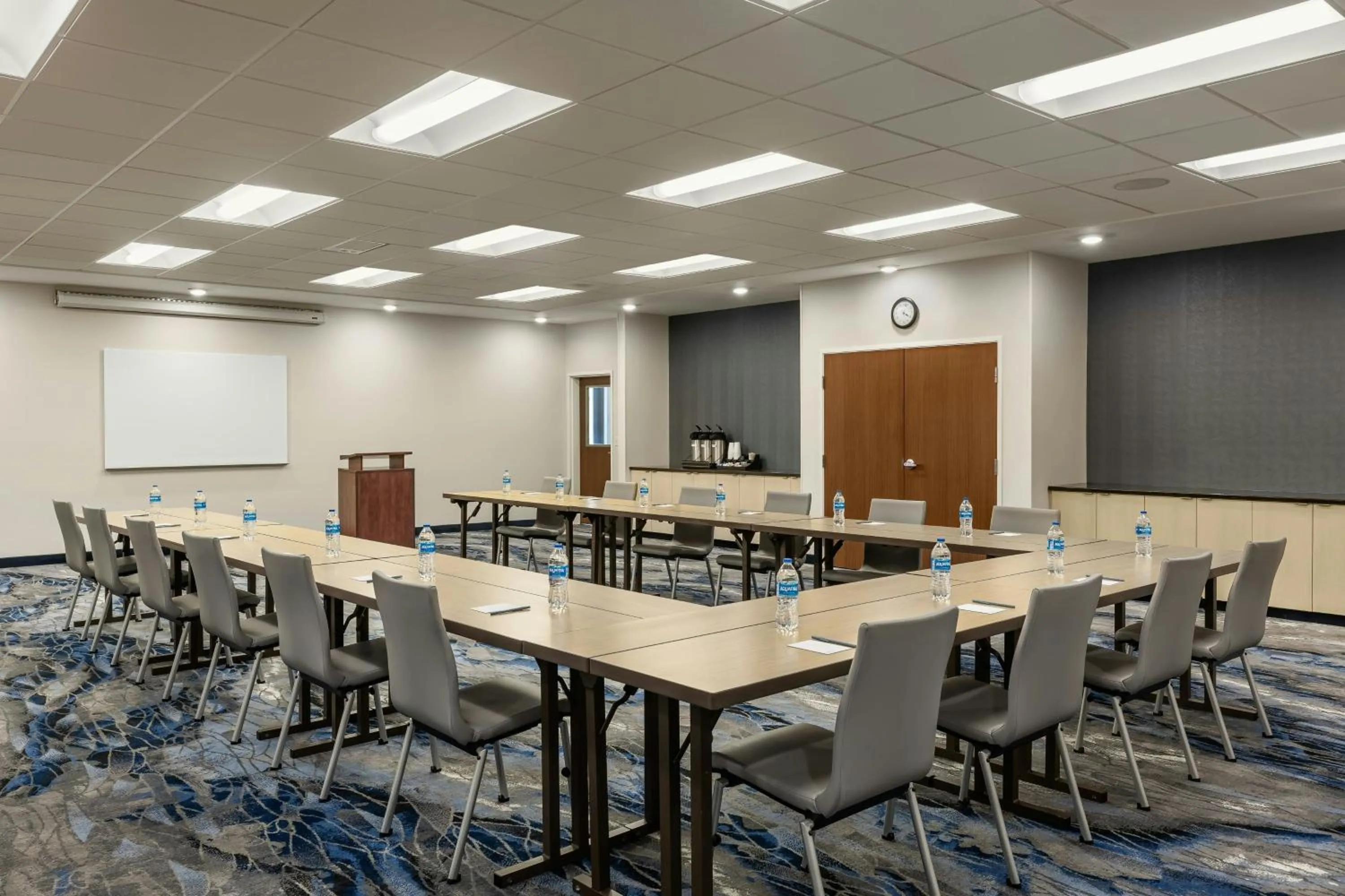 Meeting/conference room in Fairfield Inn & Suites by Marriott St. Paul Northeast