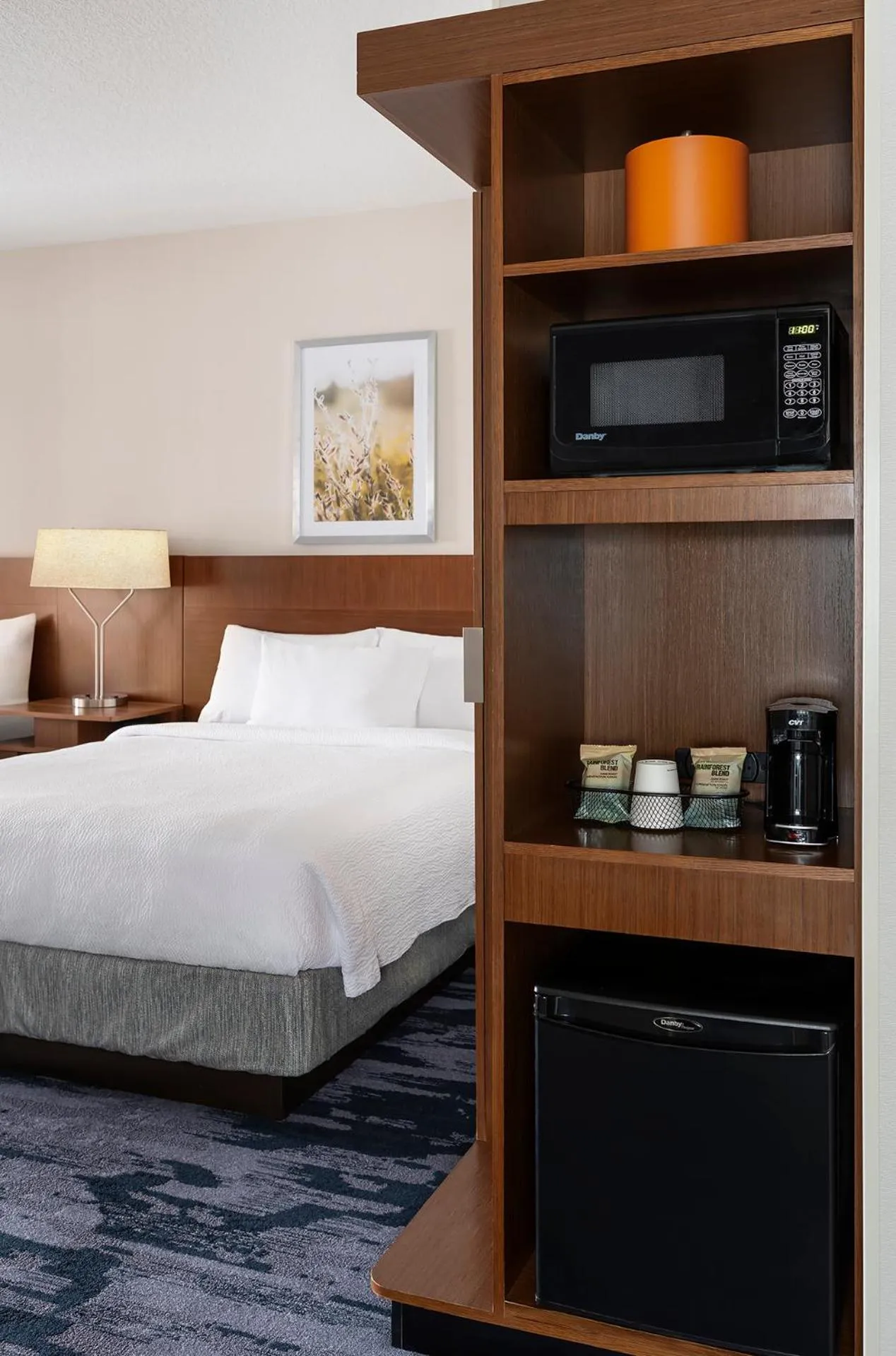 Bed in Fairfield Inn & Suites by Marriott St. Paul Northeast