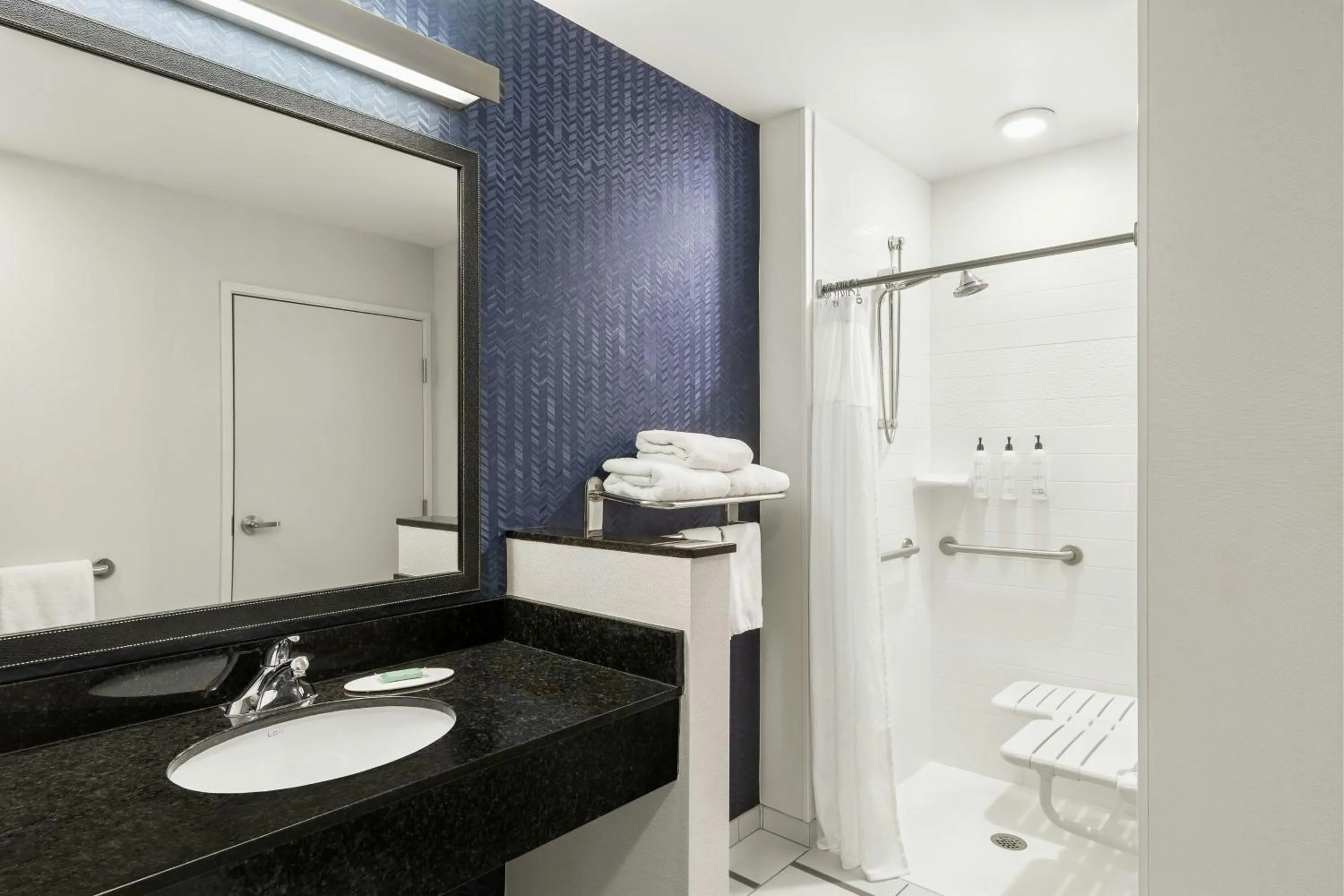 Bathroom in Fairfield Inn & Suites by Marriott St. Paul Northeast