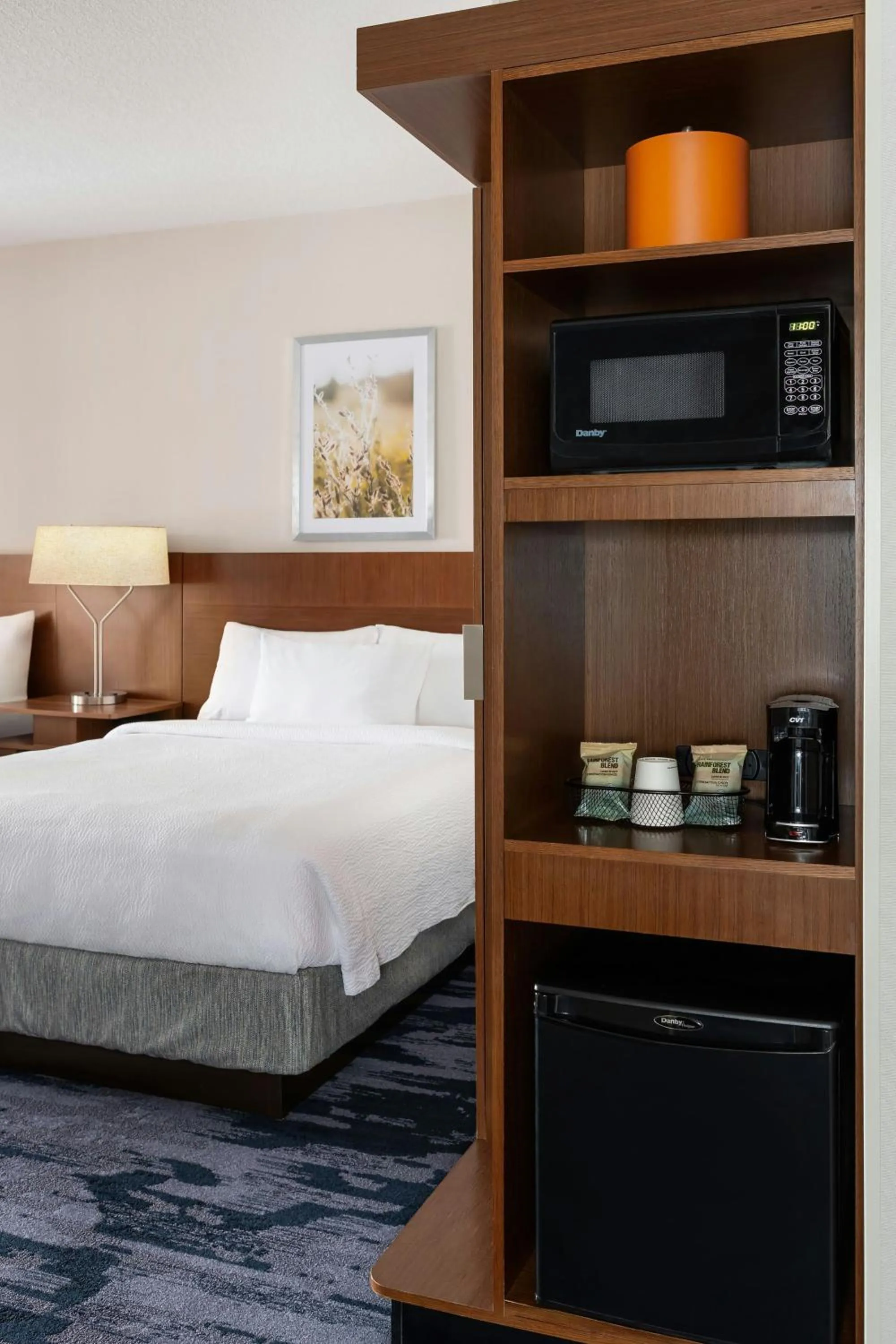 Photo of the whole room, Bed in Fairfield Inn & Suites by Marriott St. Paul Northeast