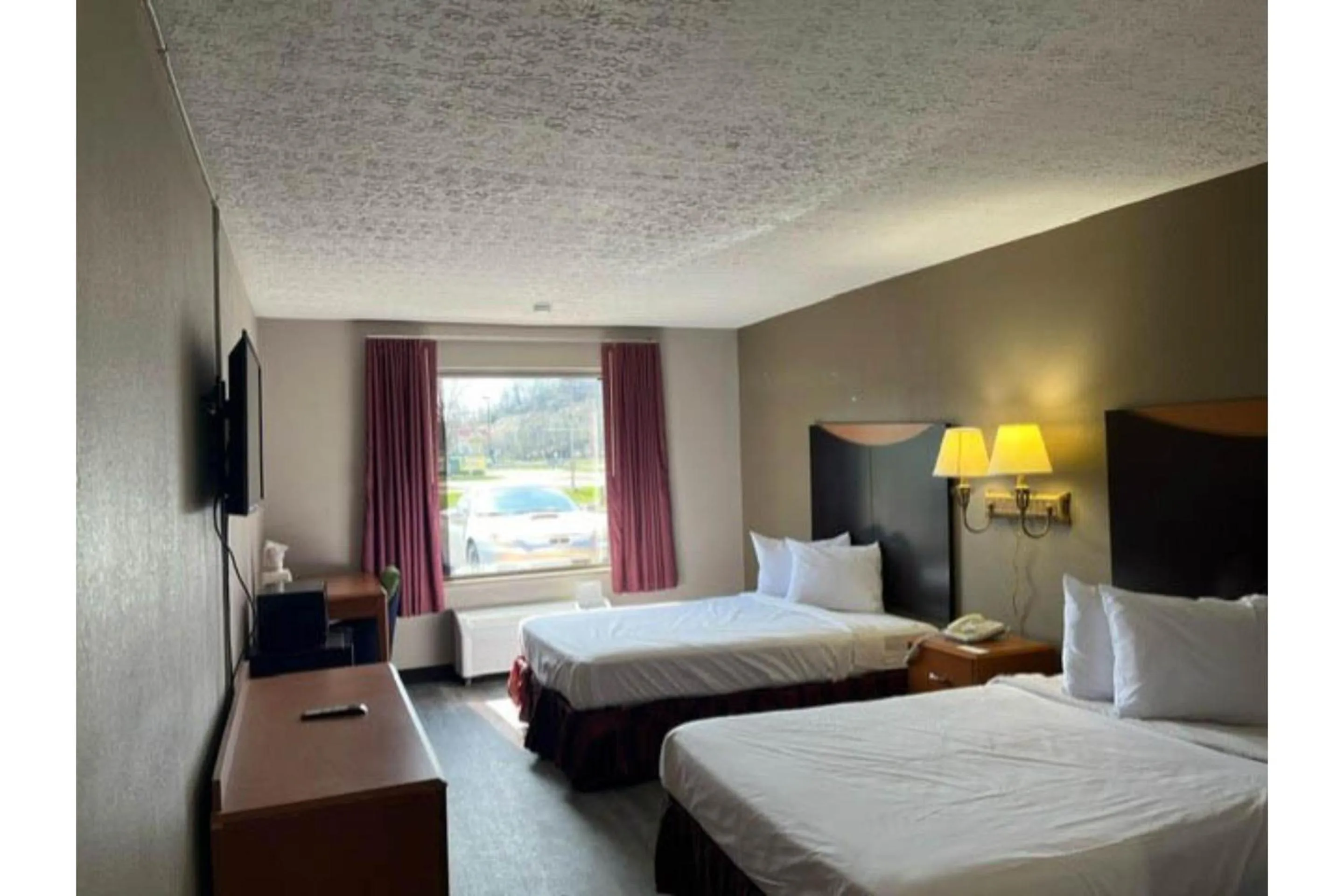 Bedroom in Motel 6 Williamstown, WV