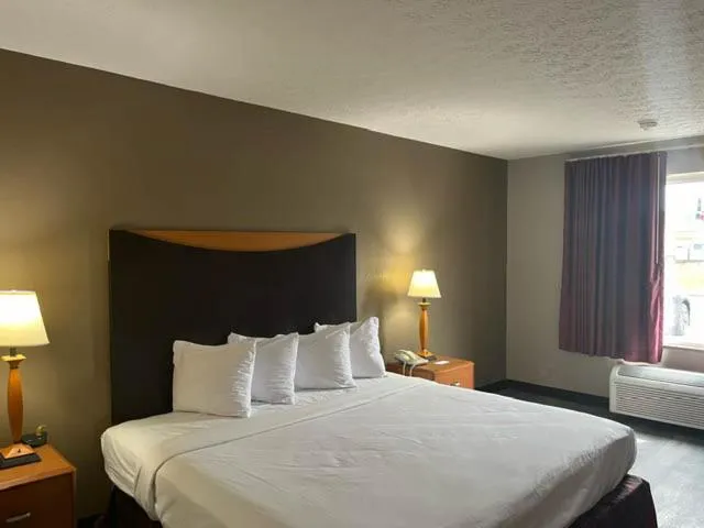 King Room - single occupancy - Non-Smoking in Motel 6 Williamstown, WV
