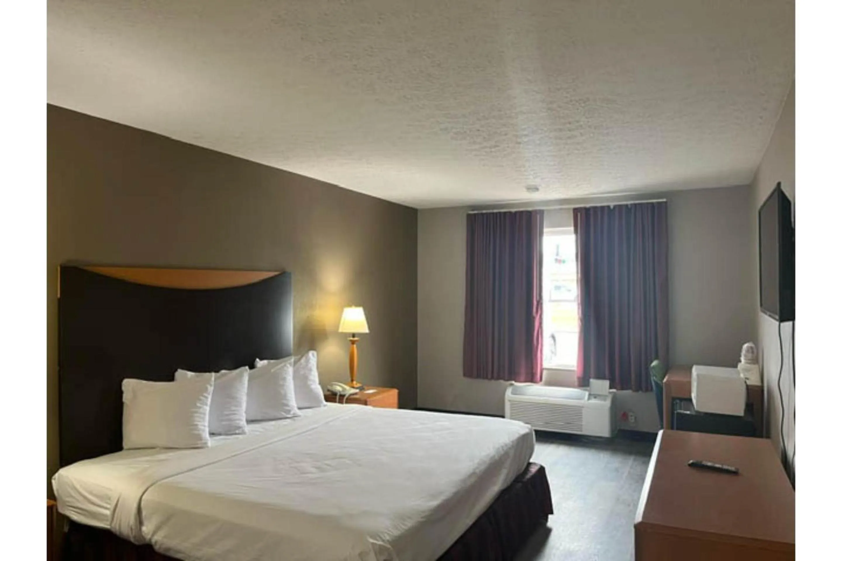 Bedroom in Motel 6 Williamstown, WV