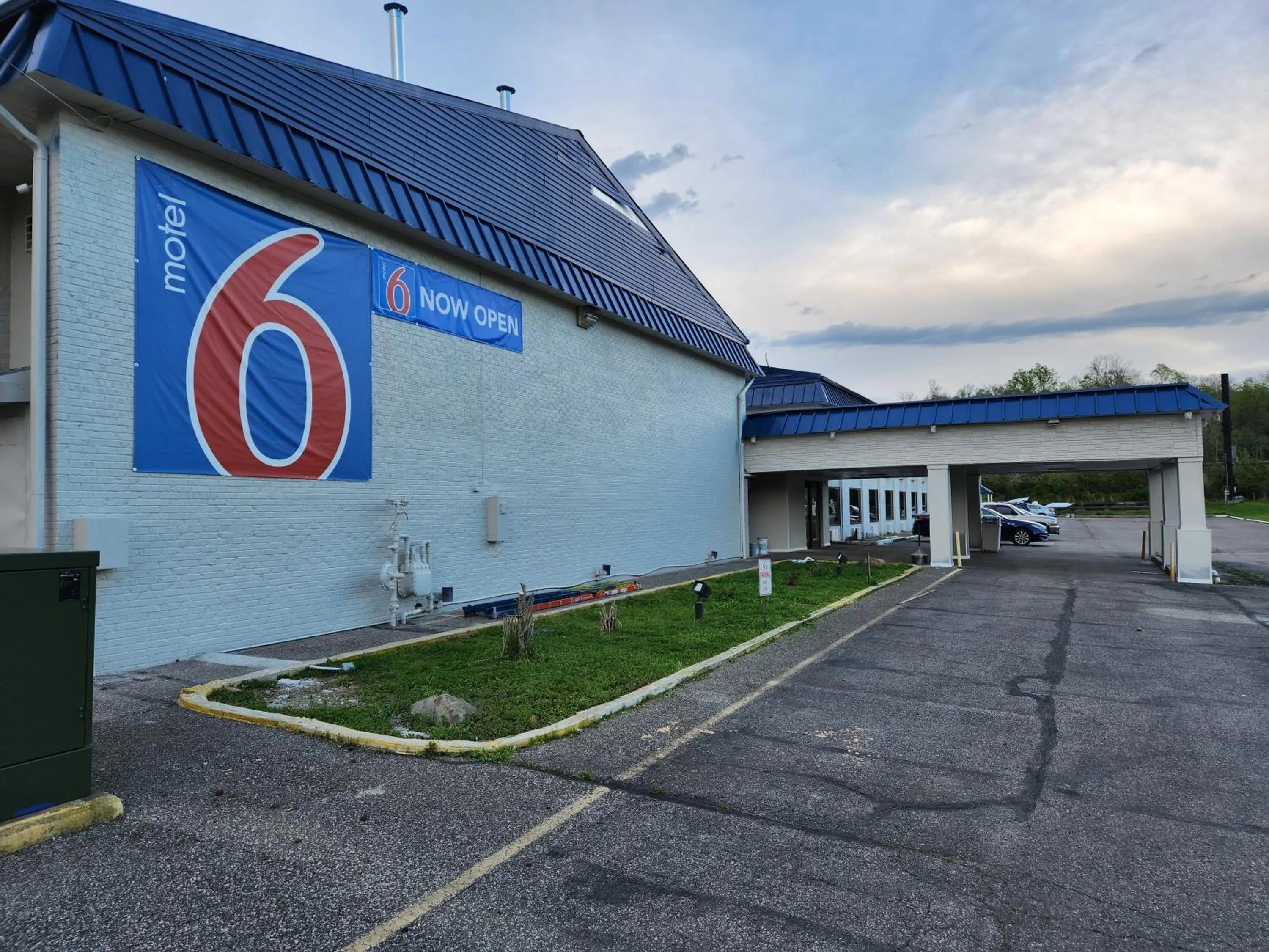 Property building in Motel 6 Williamstown, WV