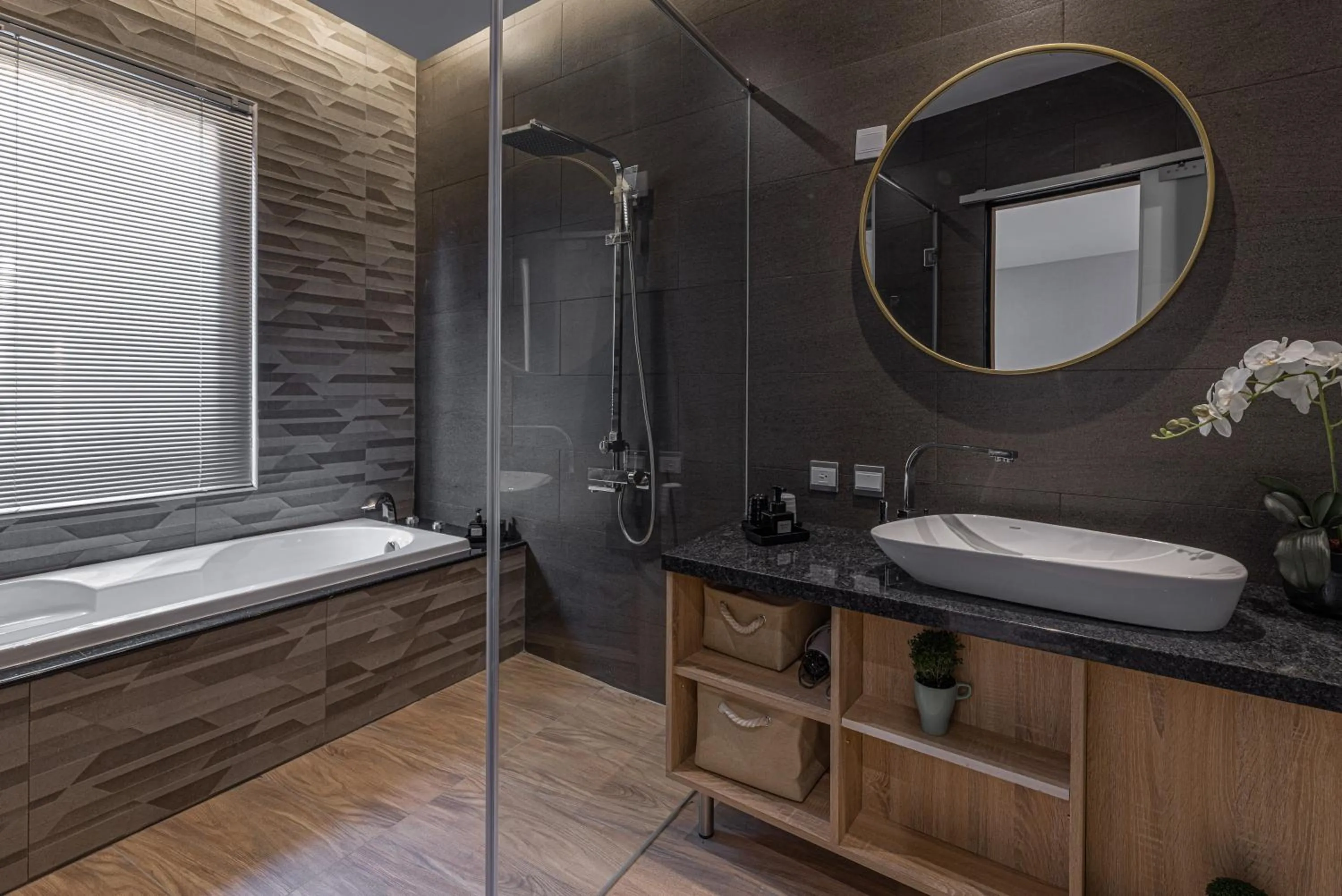 Shower in Sun Moon Lake Apollo Resort Hotel