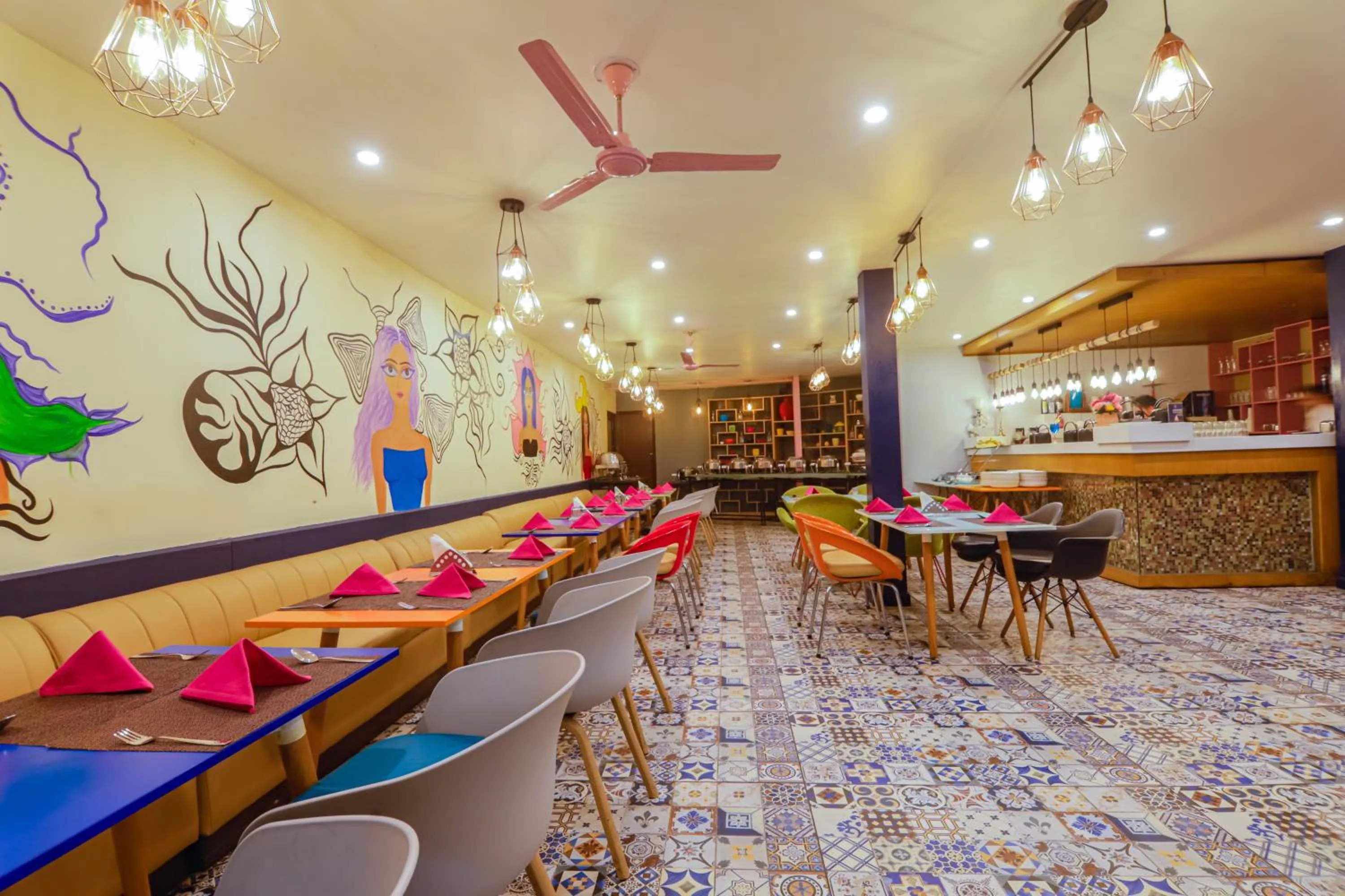 Restaurant/places to eat in Green N Breeze Resorts Mussoorie