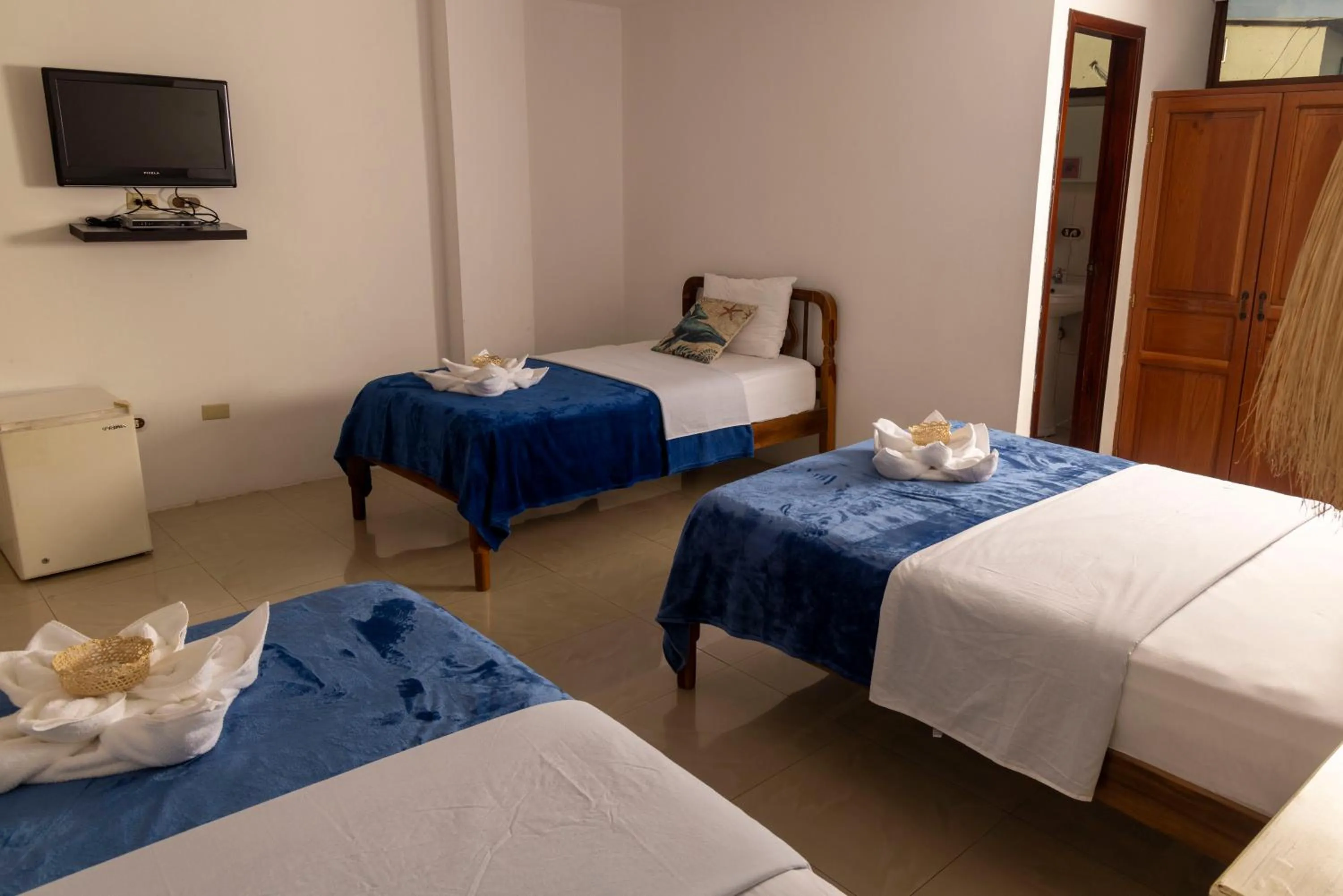Photo of the whole room, Bed in Hotel Galapagos Planet