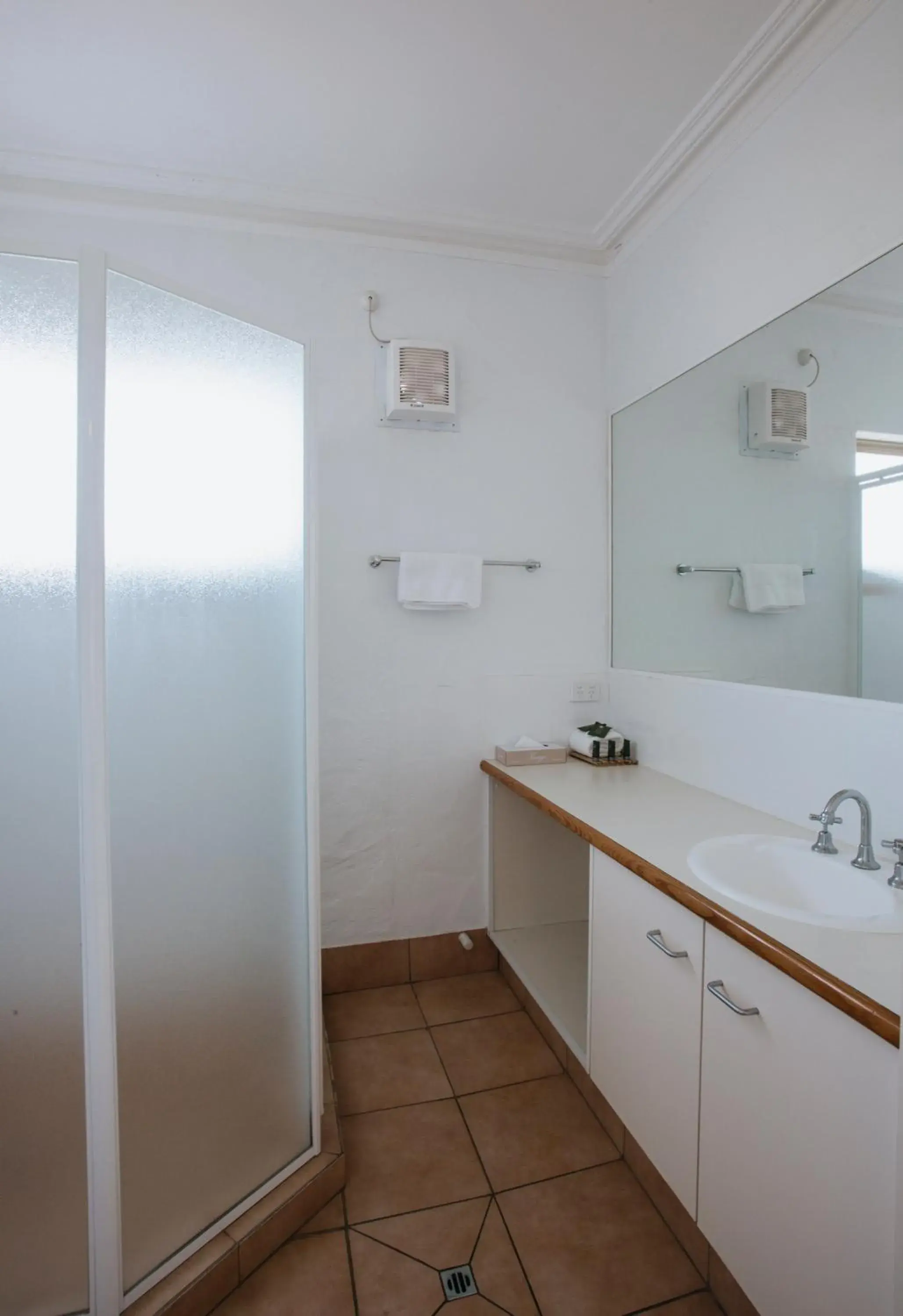 Apartment - Ground Floor in Canal Rocks Beachfront Apartments Apartment - Ground Floor in Canal Rocks Beachfront Apartments