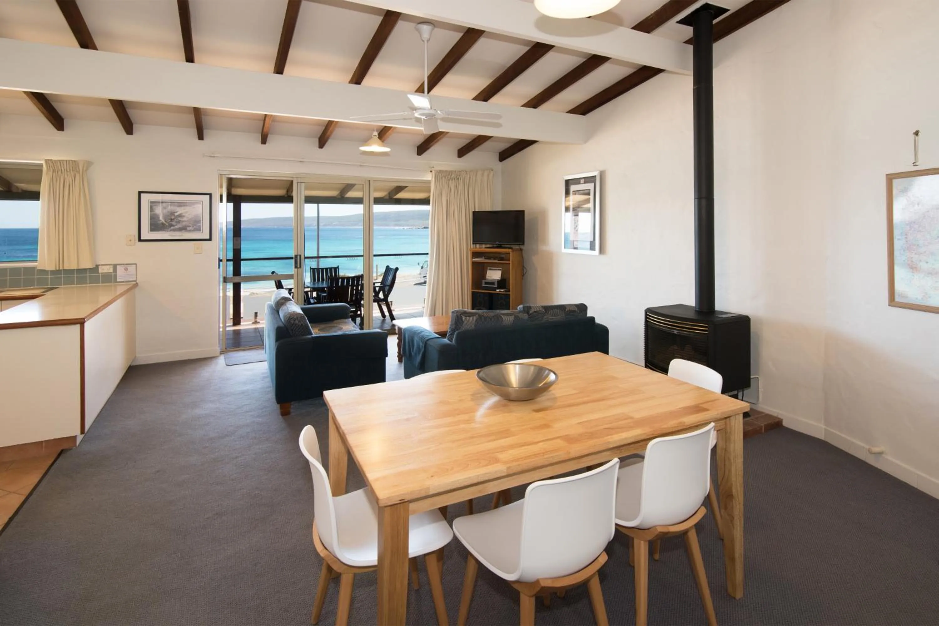 Day in Canal Rocks Beachfront Apartments