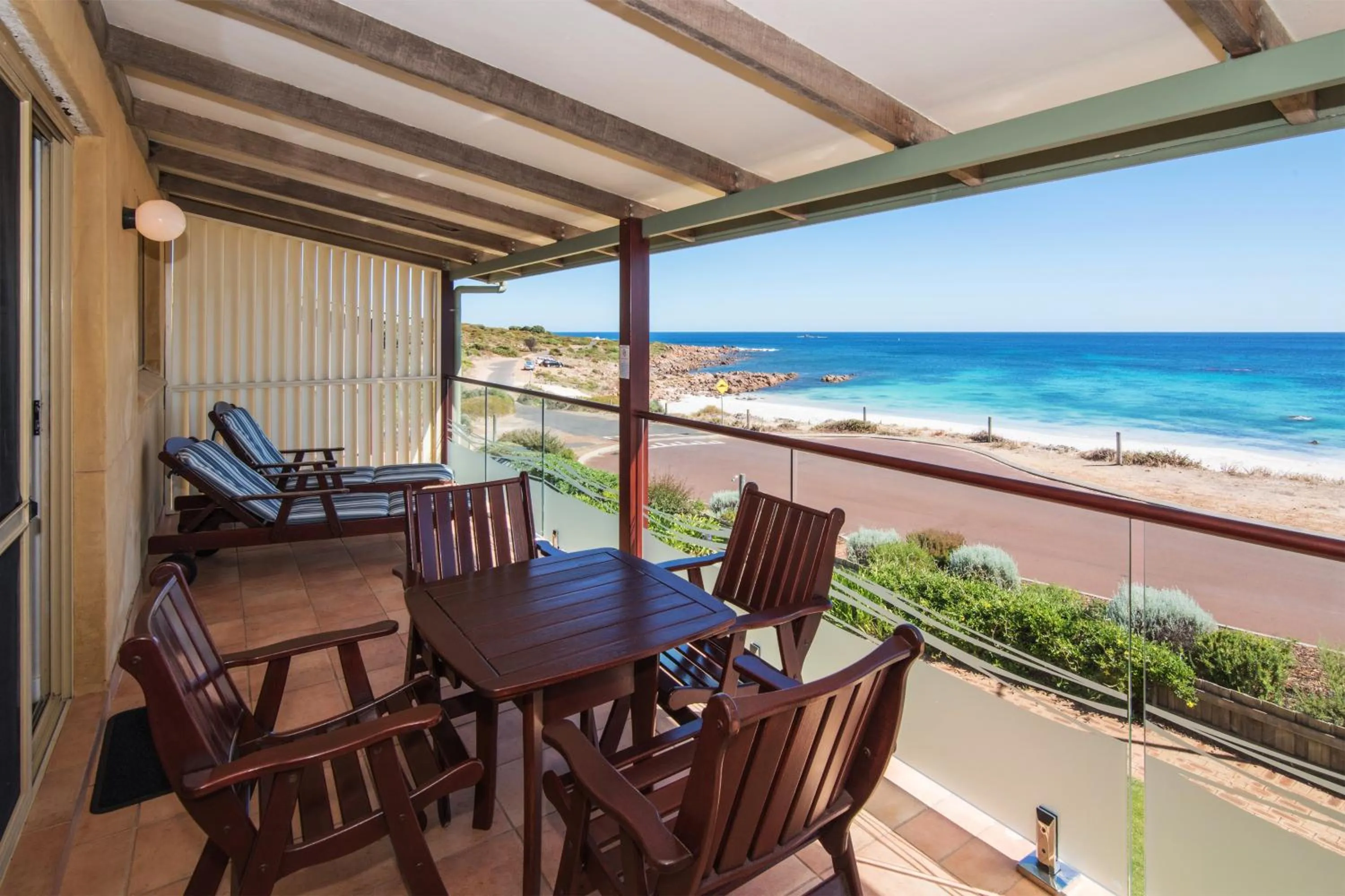 Day in Canal Rocks Beachfront Apartments