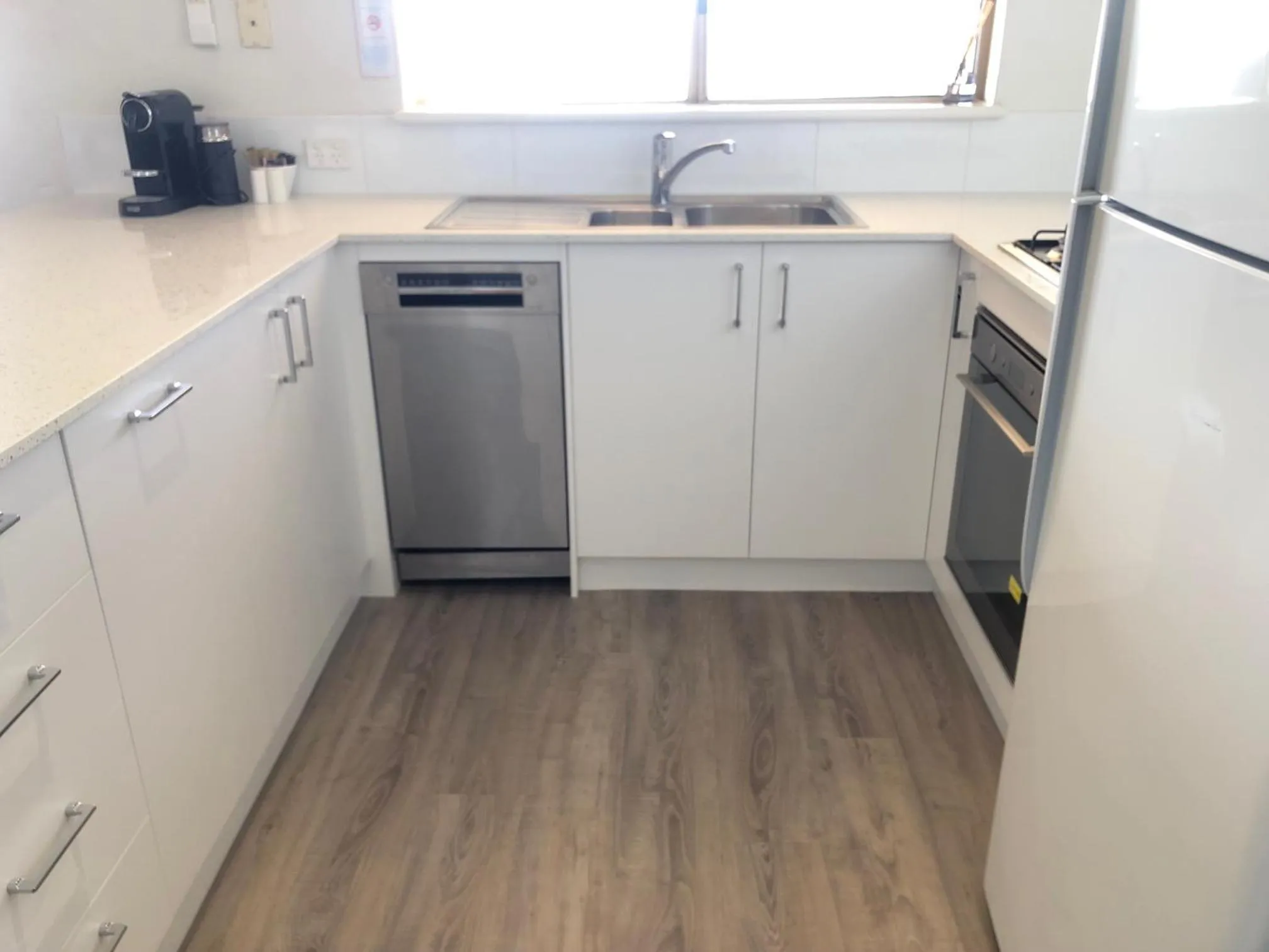 Kitchen or kitchenette in Canal Rocks Beachfront Apartments