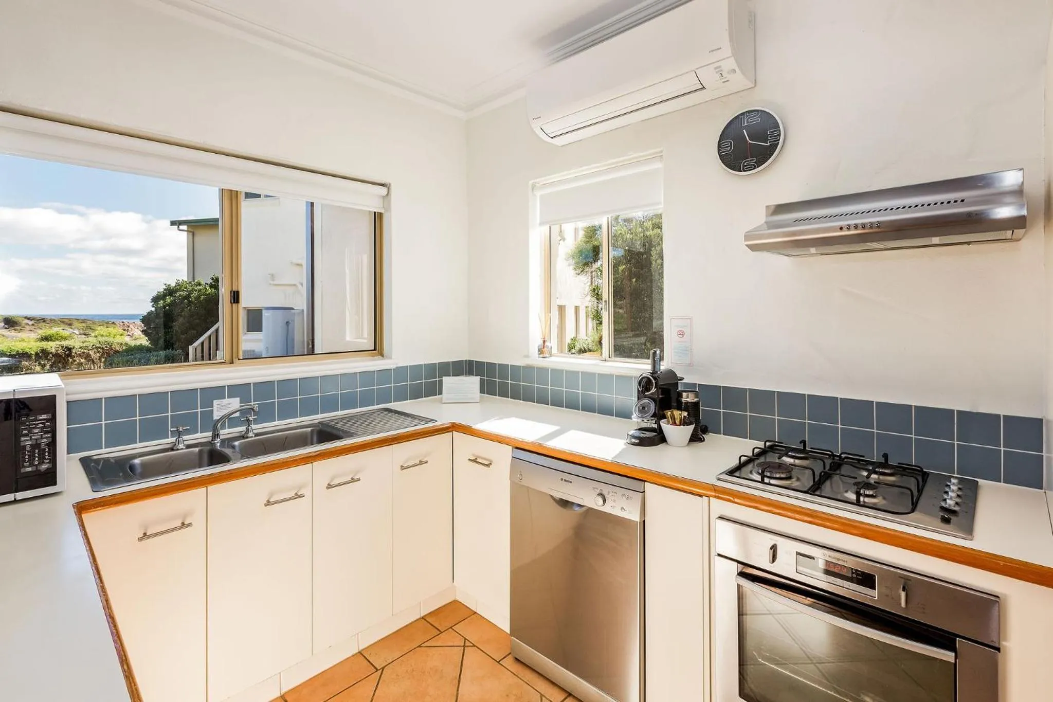 Canal Rocks Beachfront Apartments