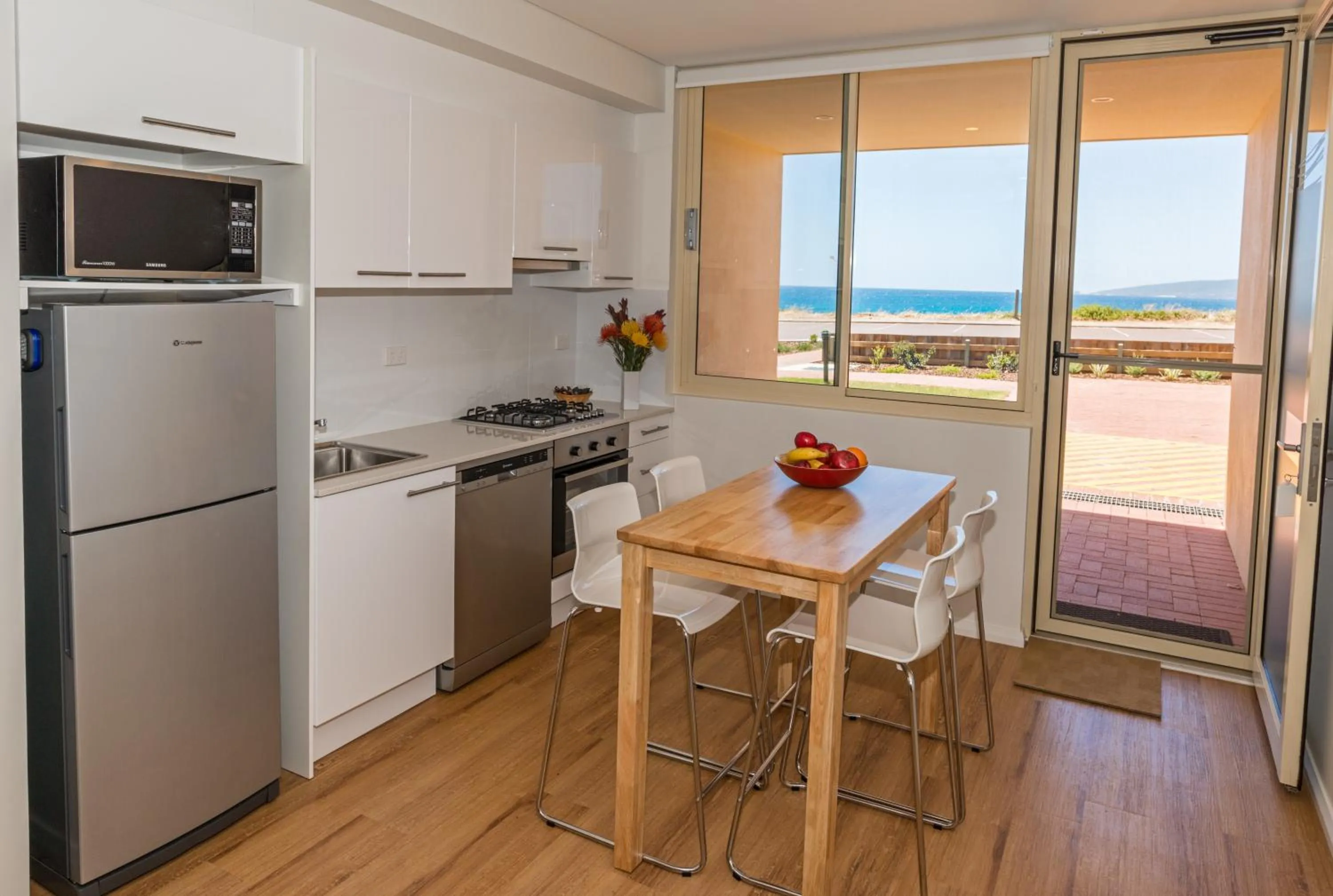 Kitchen or kitchenette in Canal Rocks Beachfront Apartments