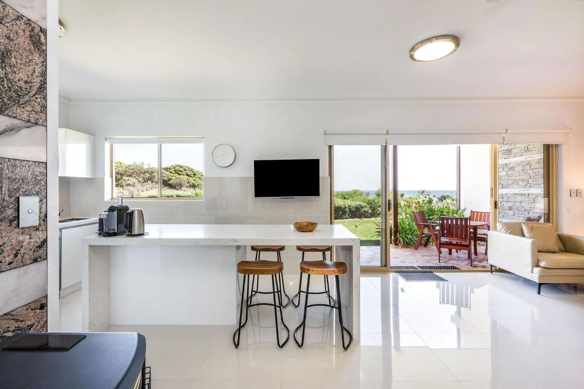 Two-Bedroom Apartment in Canal Rocks Beachfront Apartments Two-Bedroom Apartment in Canal Rocks Beachfront Apartments