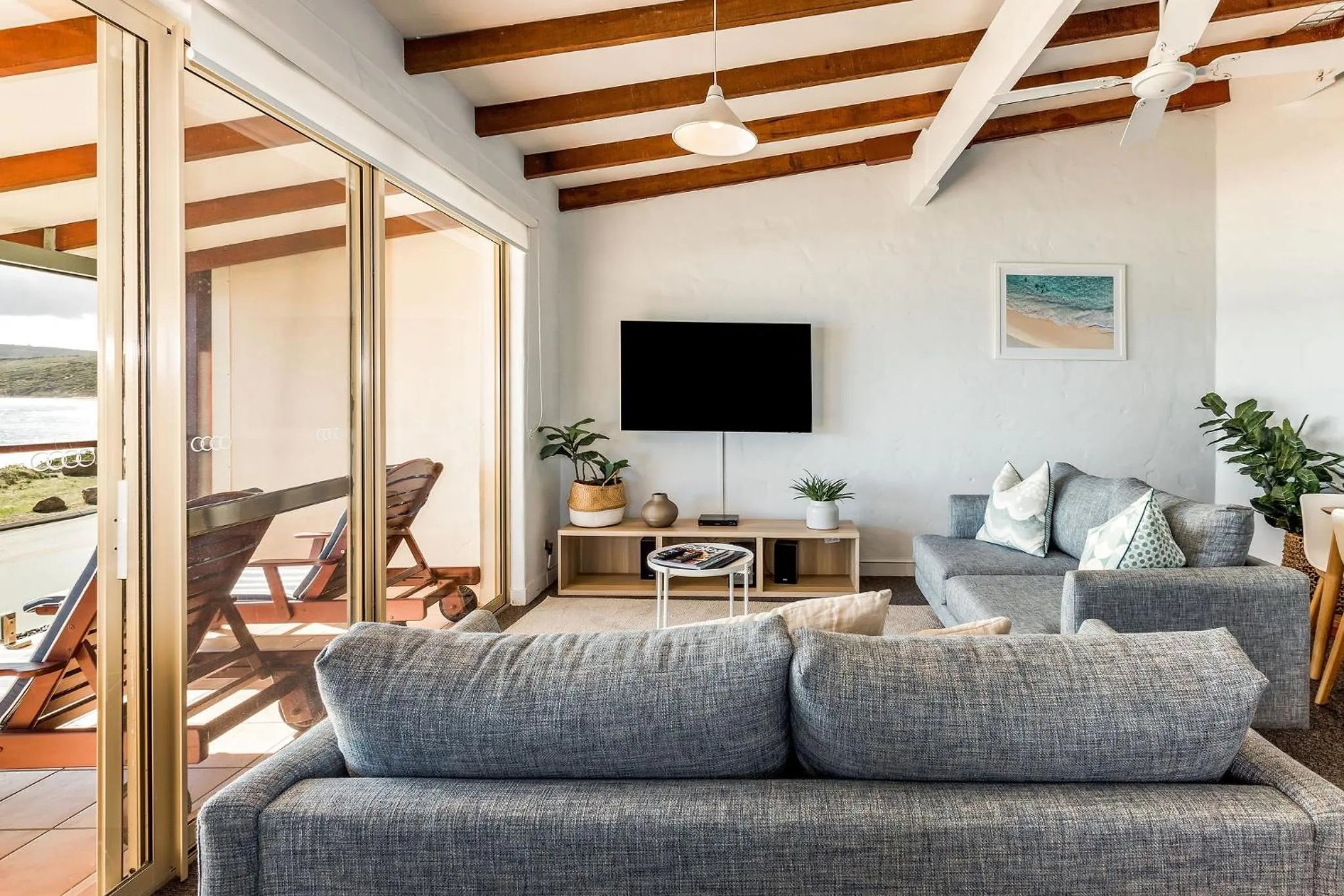 Canal Rocks Beachfront Apartments