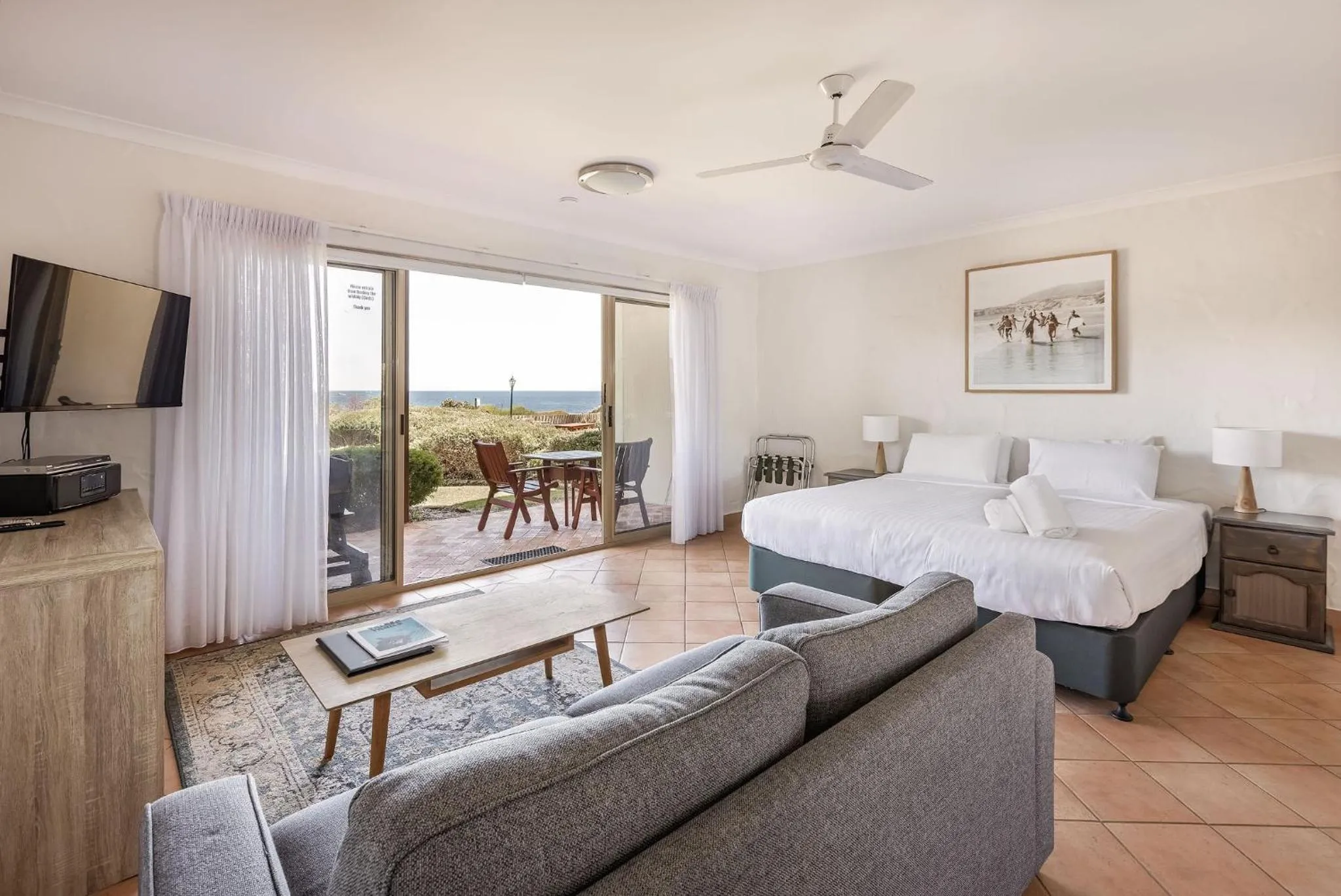 Bed in Canal Rocks Beachfront Apartments