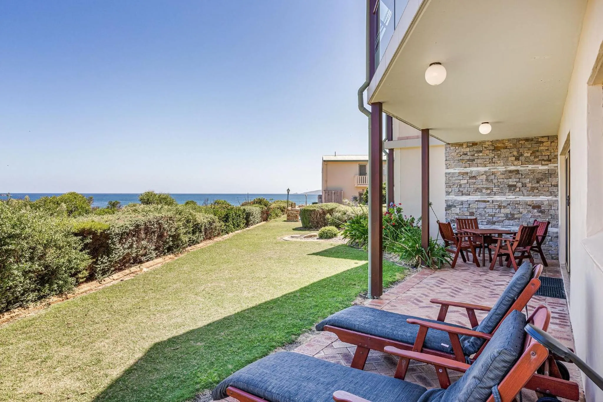 Canal Rocks Beachfront Apartments