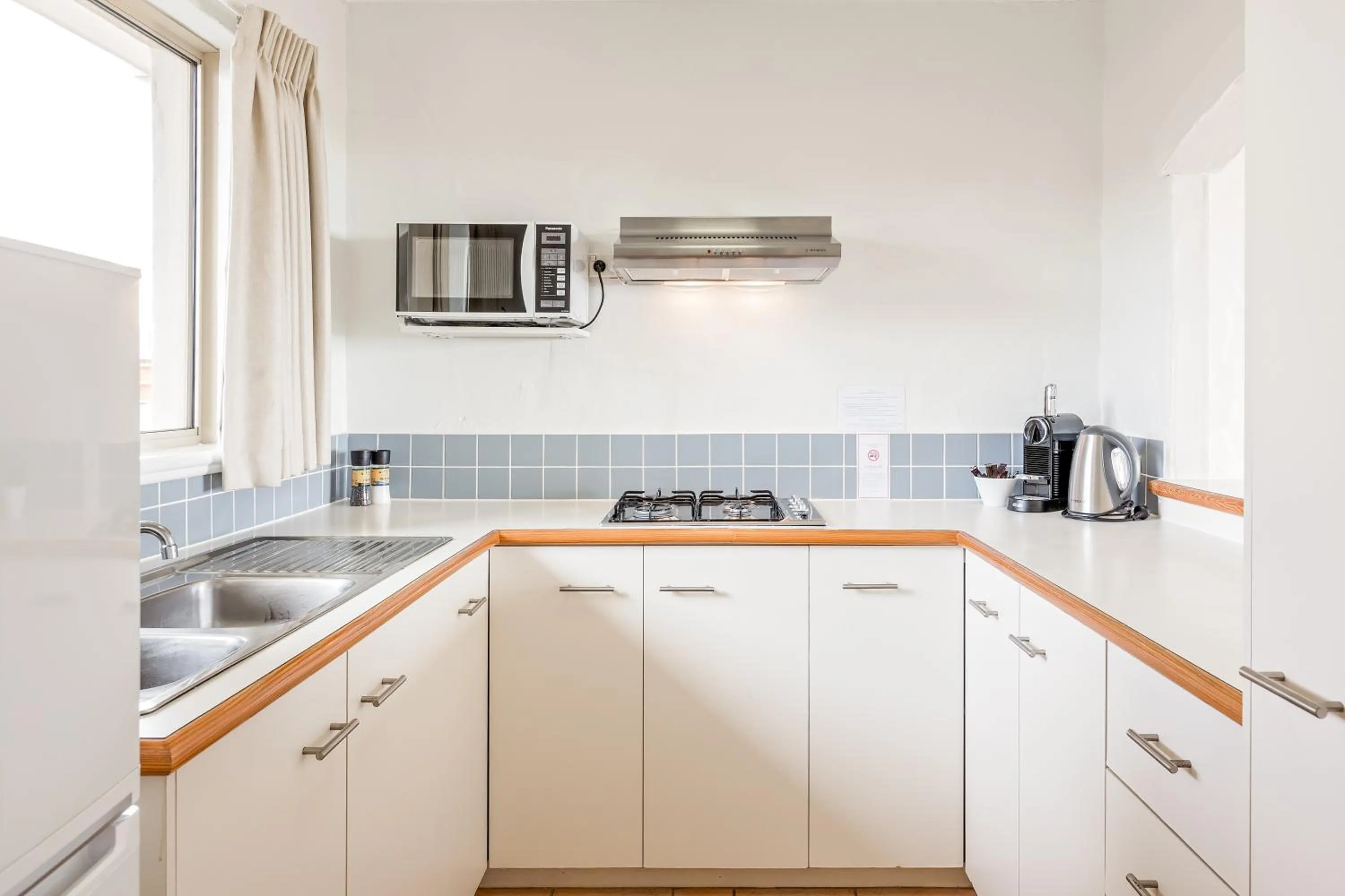 Kitchen or kitchenette in Canal Rocks Beachfront Apartments