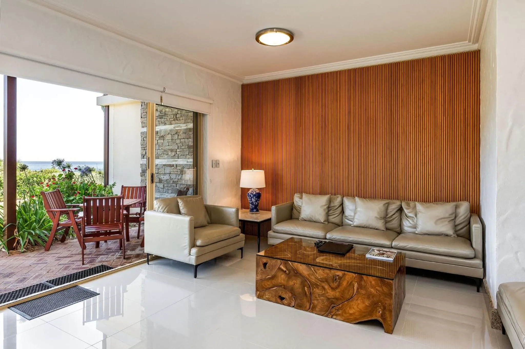 Canal Rocks Beachfront Apartments