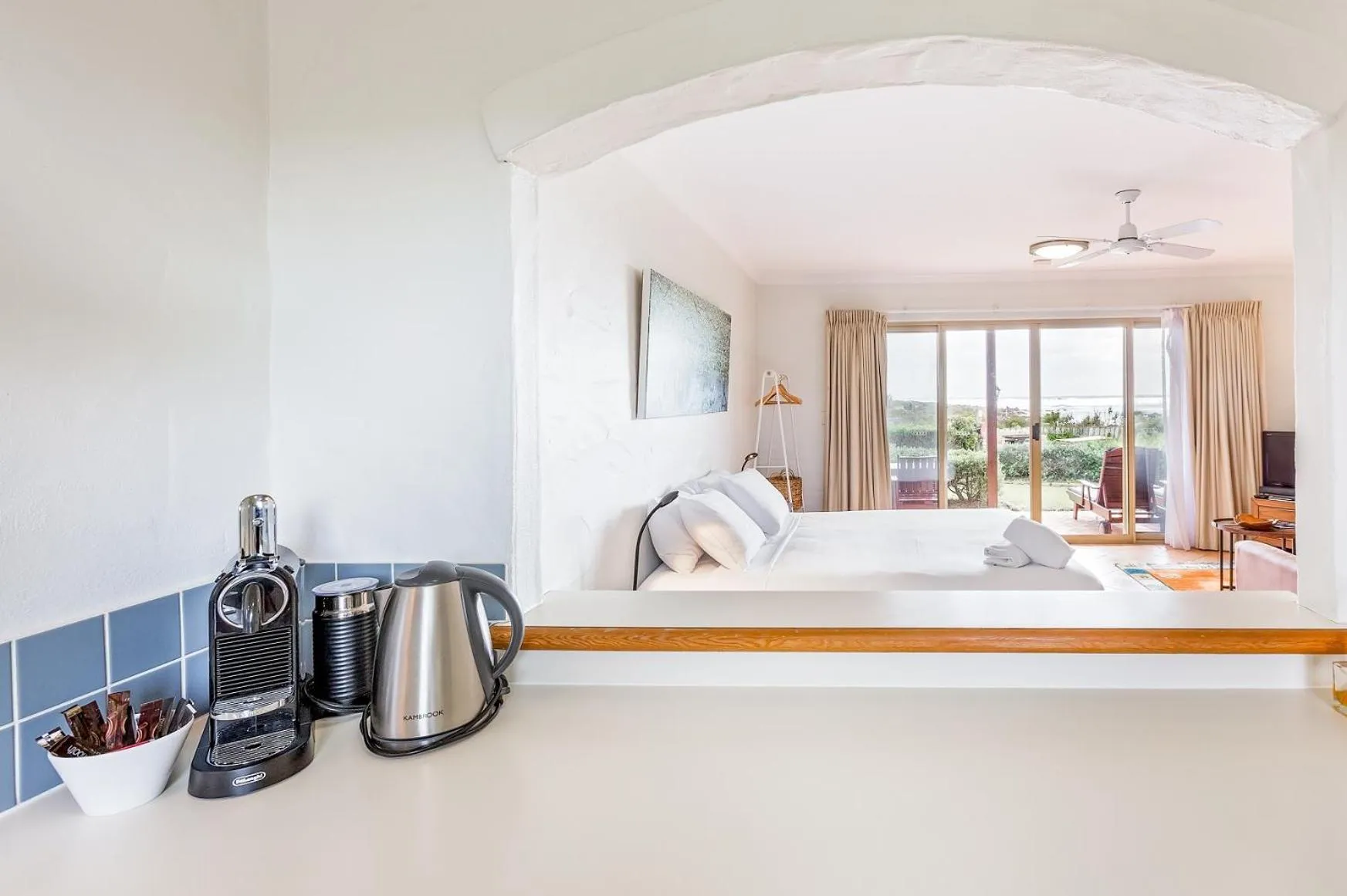 Bed in Canal Rocks Beachfront Apartments