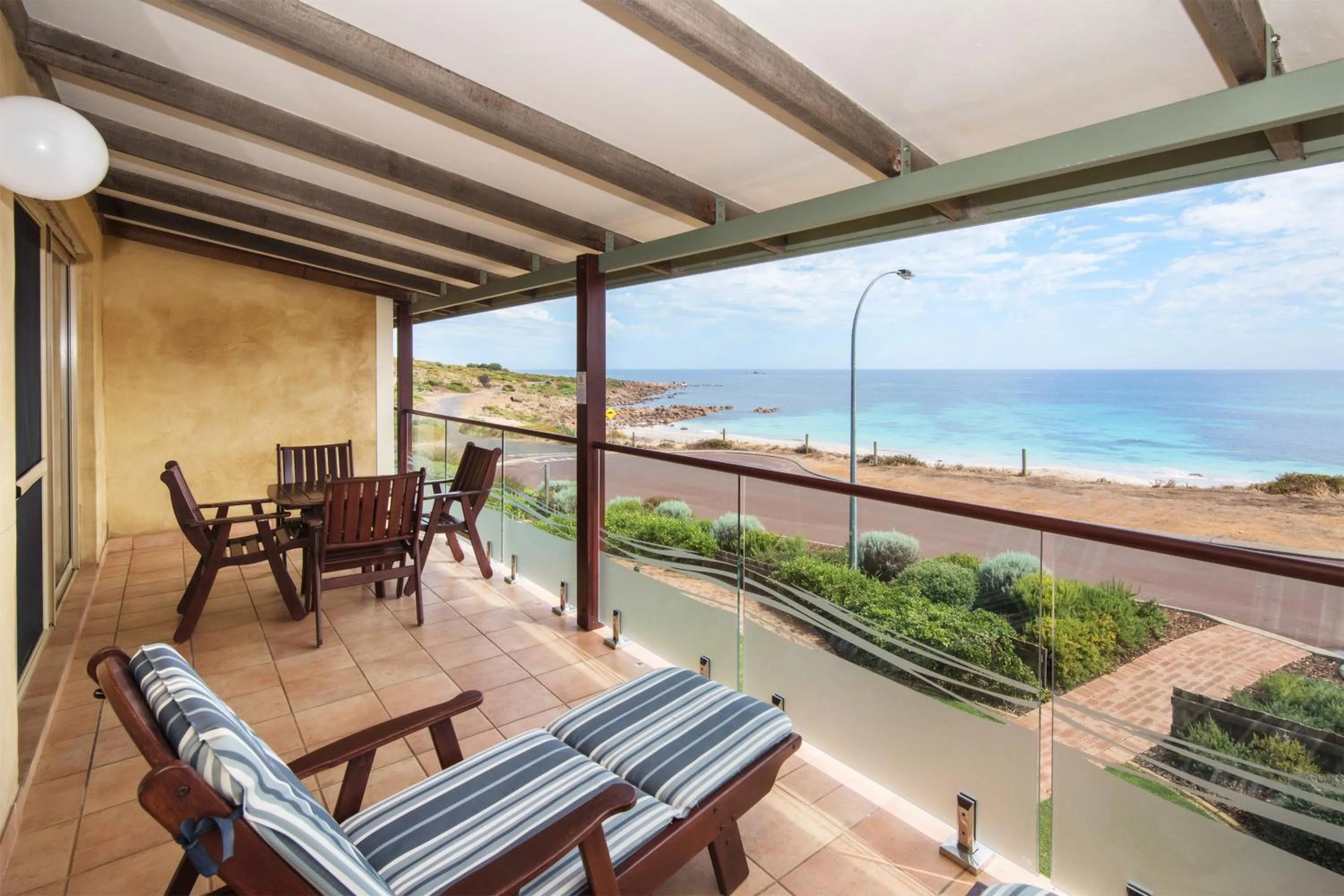 Day in Canal Rocks Beachfront Apartments