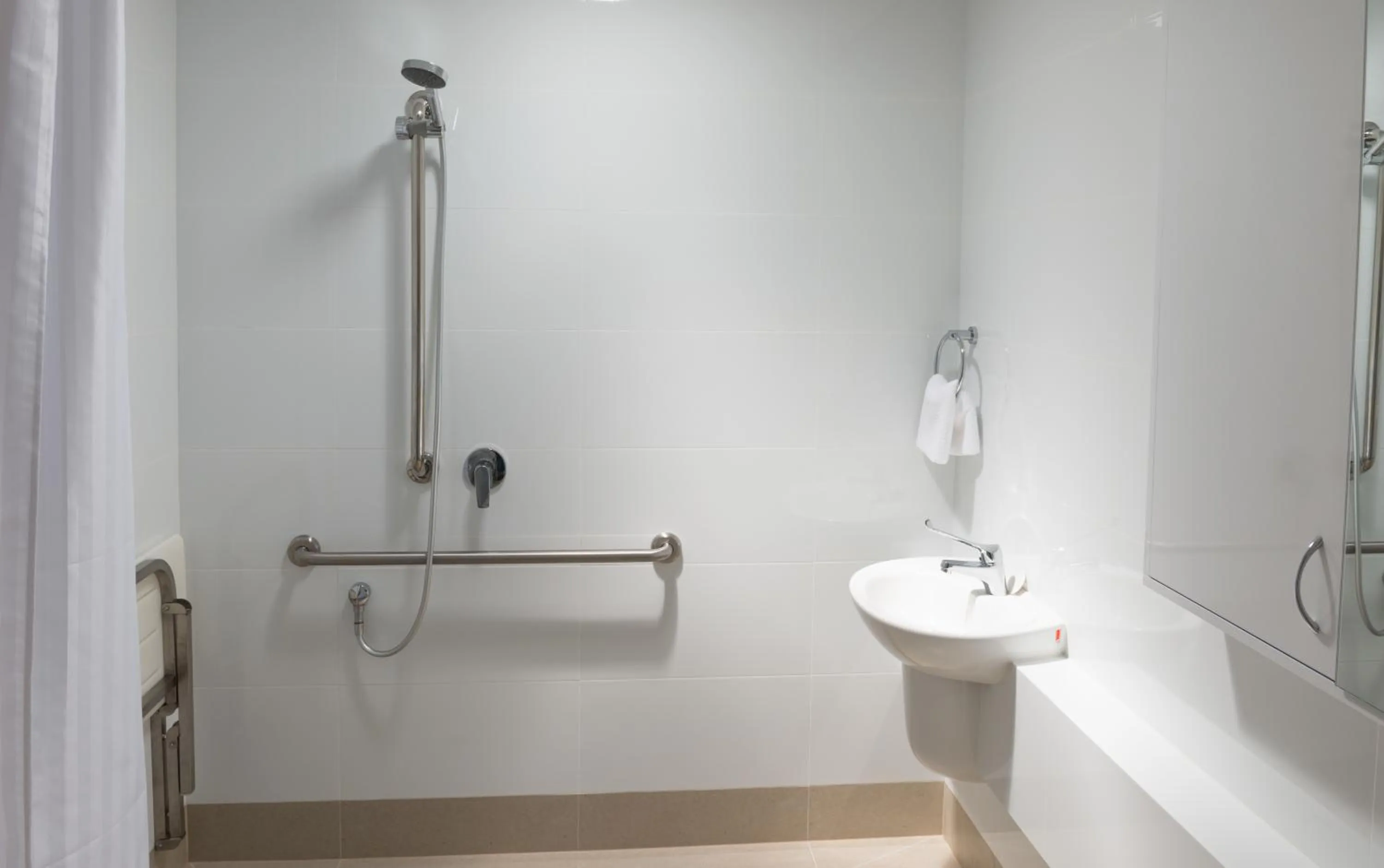 Bathroom in Canal Rocks Beachfront Apartments