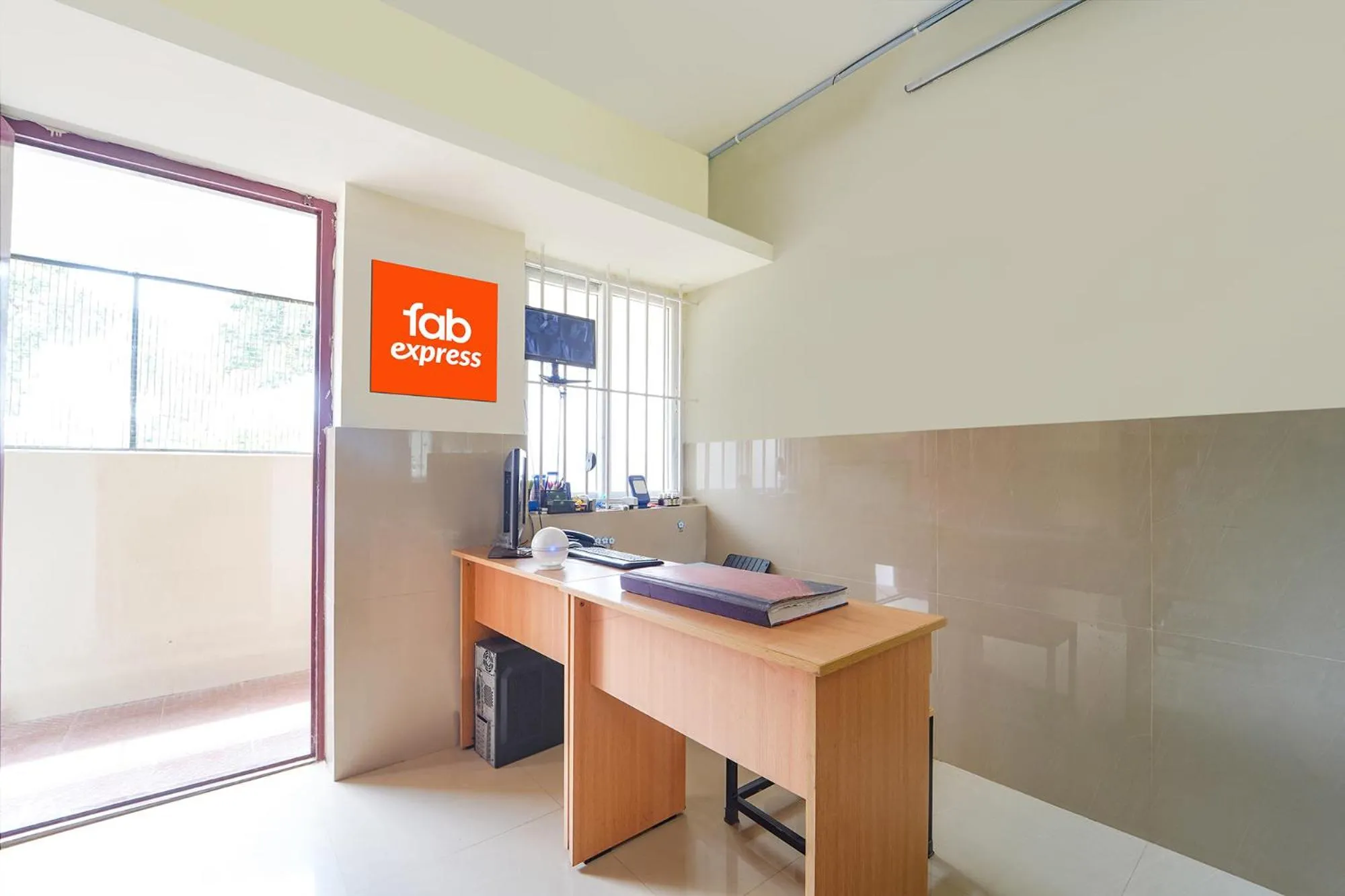 Lobby or reception in FabExpress Clover Castle - Nr Coimbatore International Airport