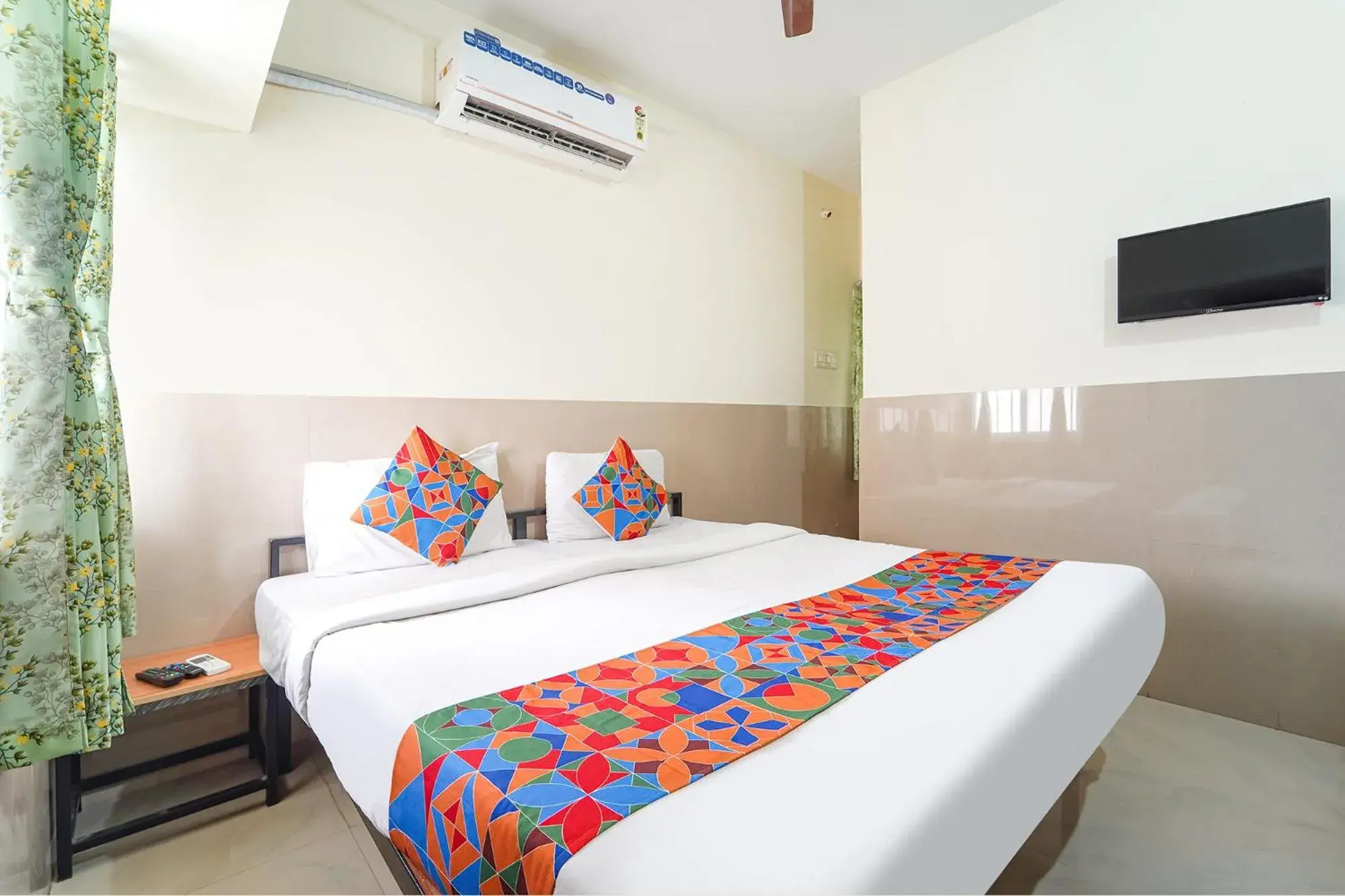 Deluxe Room - single occupancy in FabExpress Clover Castle - Nr Coimbatore International Airport Deluxe Room - single occupancy in FabExpress Clover Castle - Nr Coimbatore International Airport