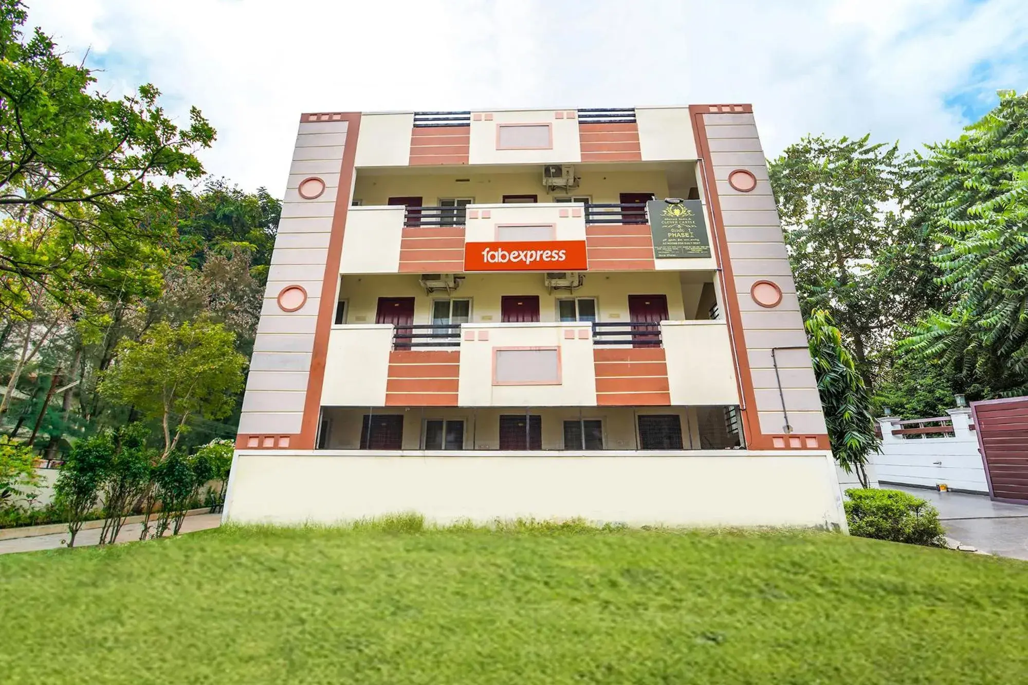 FabExpress Clover Castle - Nr Coimbatore International Airport FabExpress Clover Castle - Nr Coimbatore International Airport