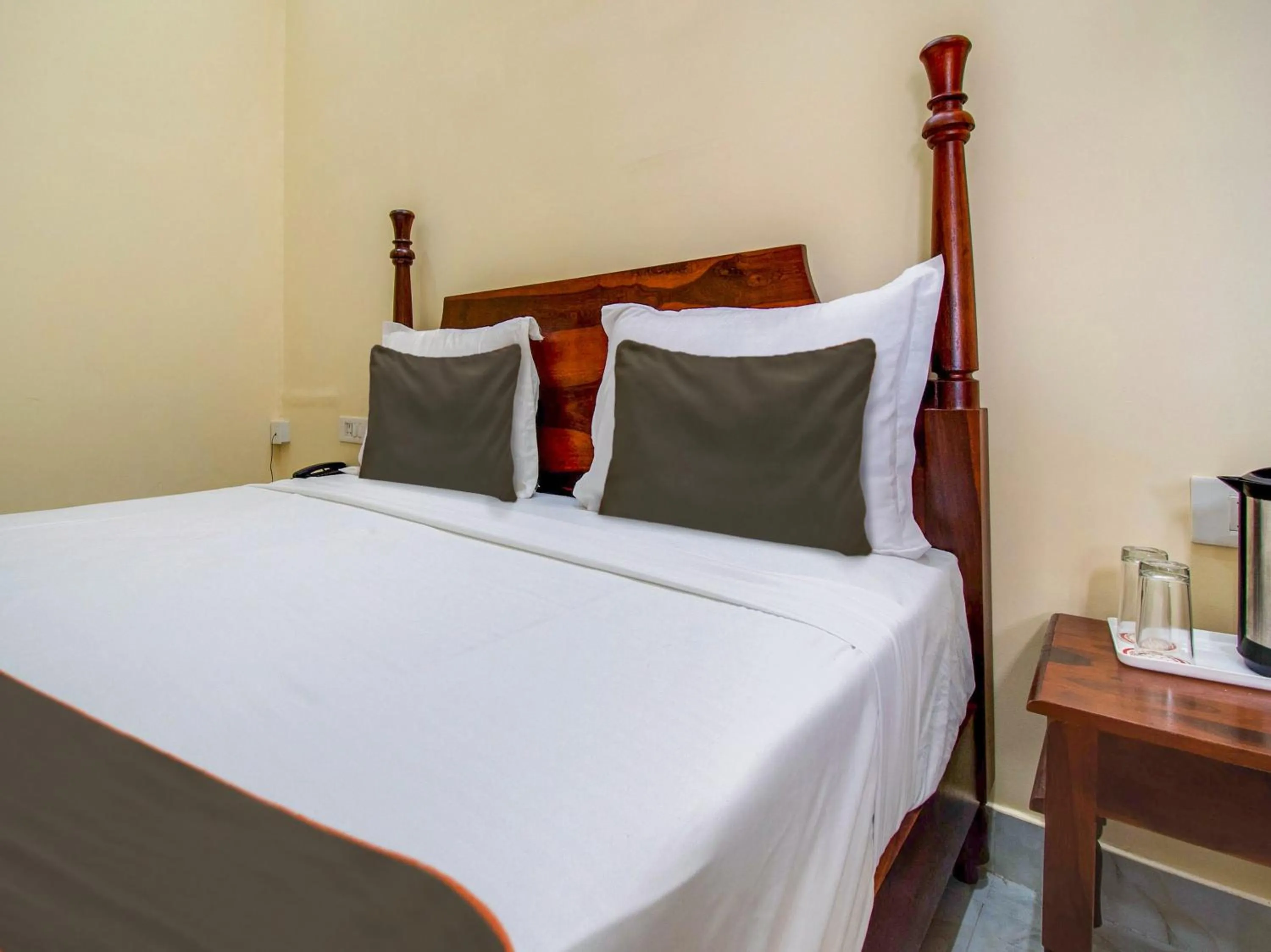 Bedroom in OYO Hotel O Omeshwari