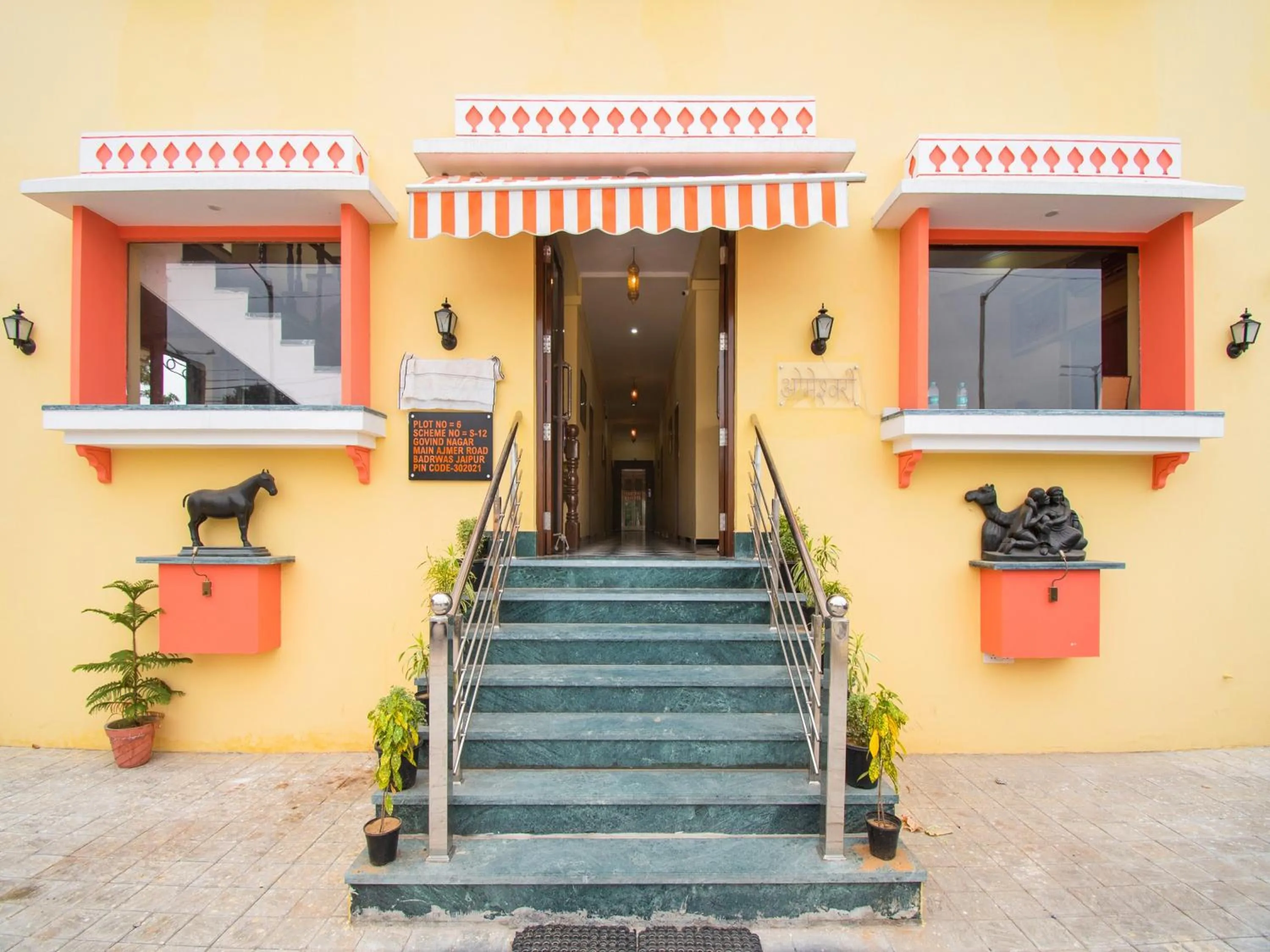 Facade/entrance in OYO Hotel O Omeshwari