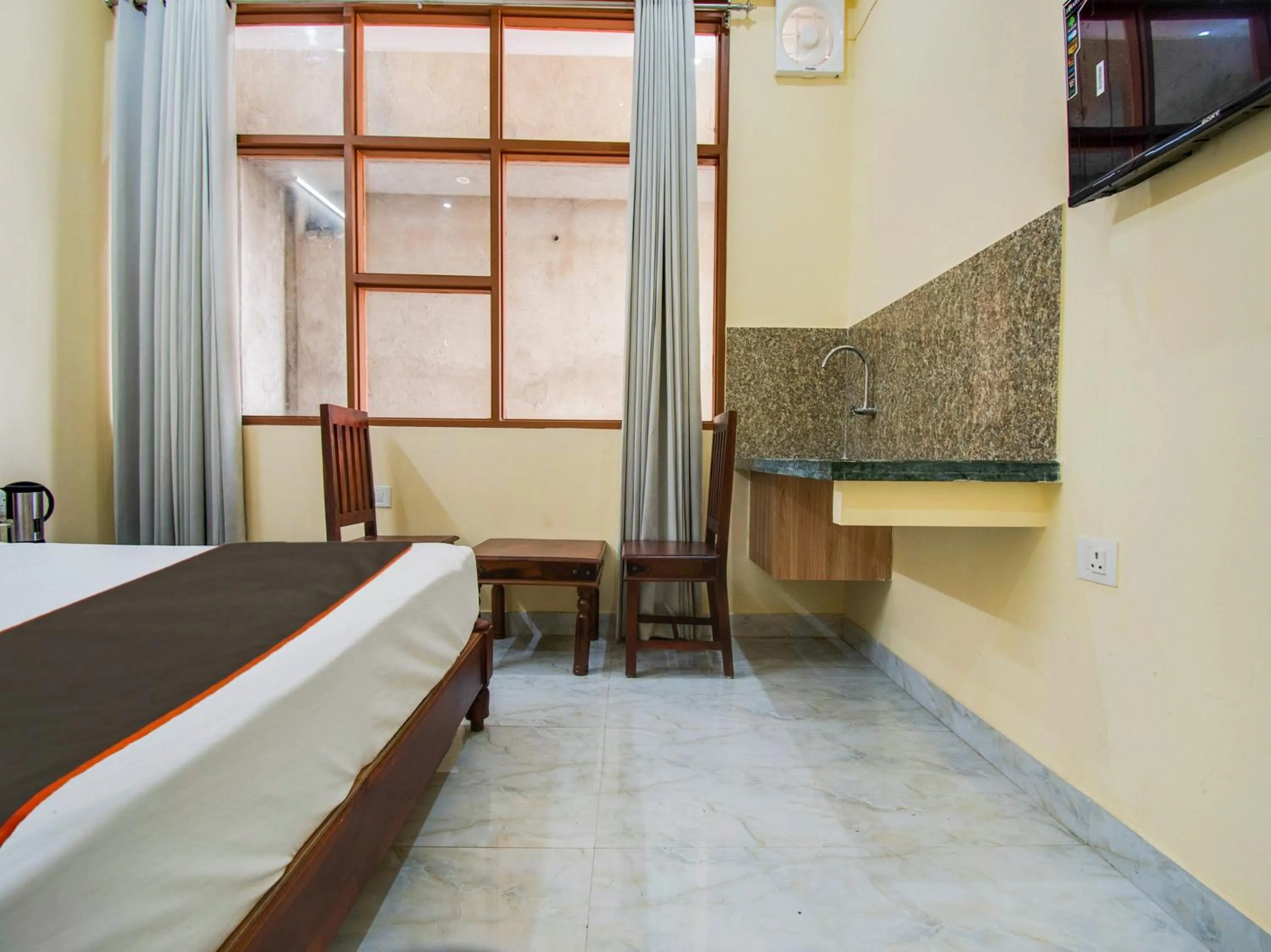 Bedroom in OYO Hotel O Omeshwari