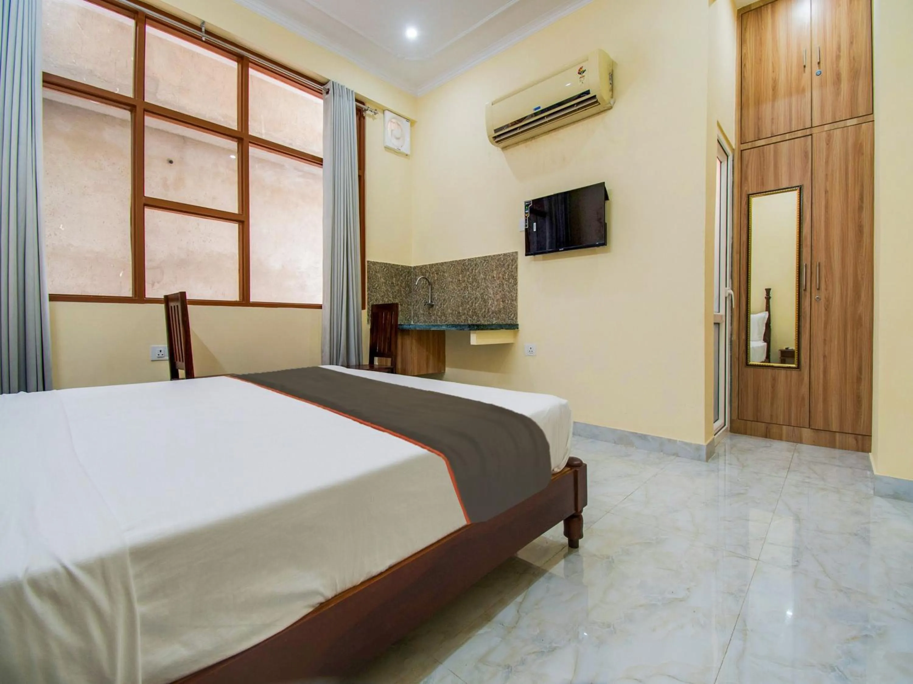 Bedroom in OYO Hotel O Omeshwari