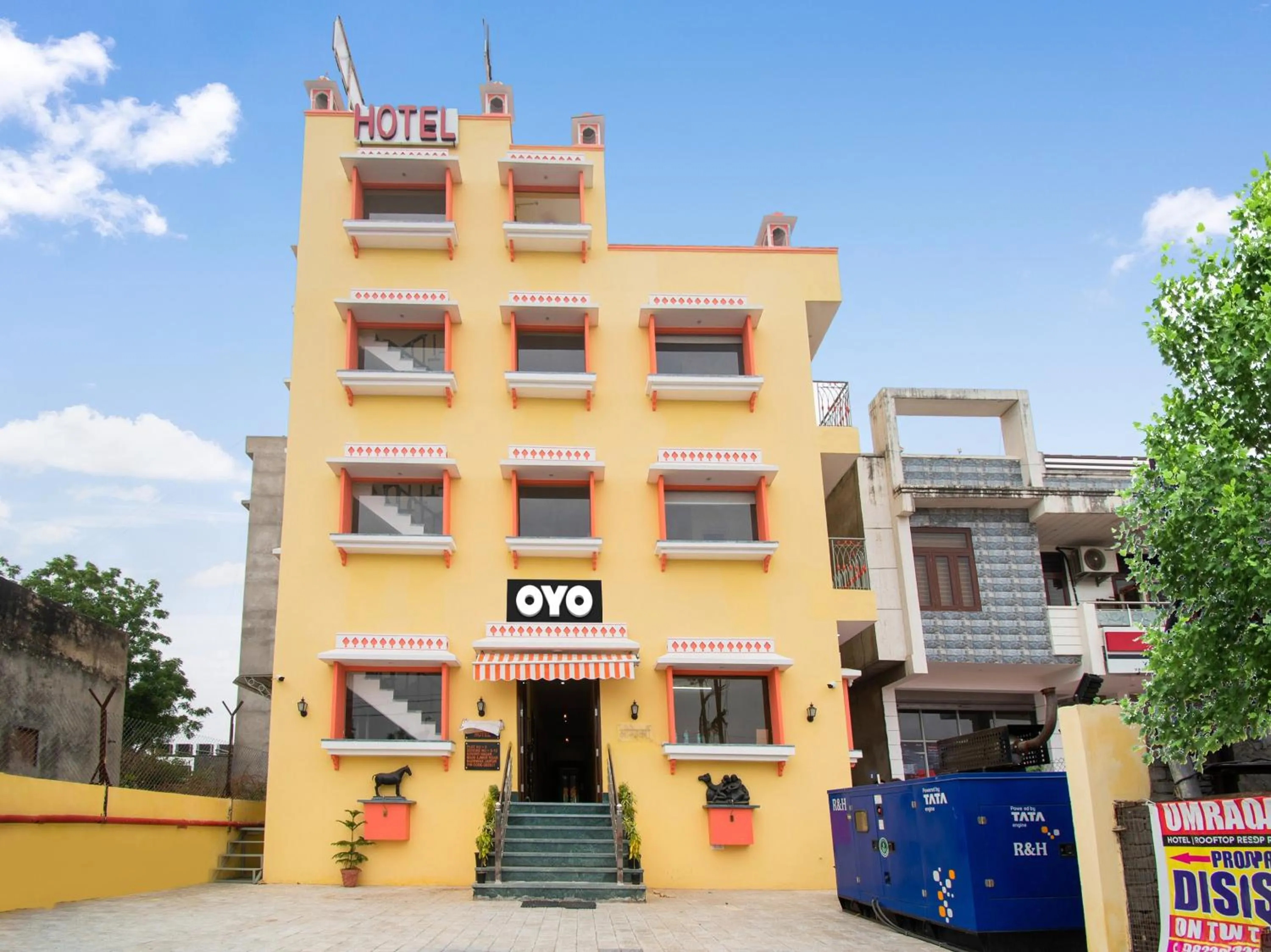 Facade/entrance in OYO Hotel O Omeshwari