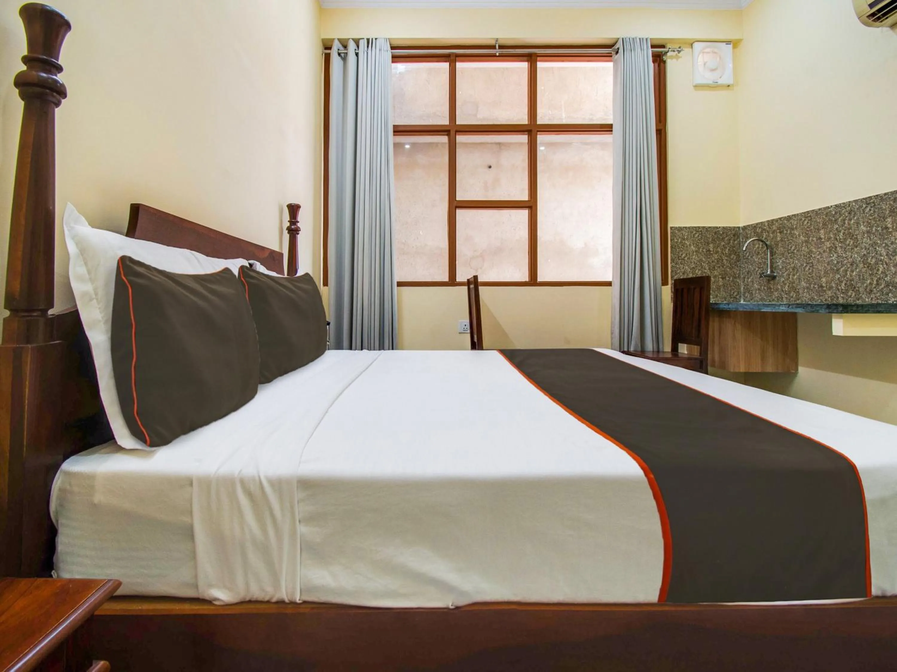 Bedroom in OYO Hotel O Omeshwari