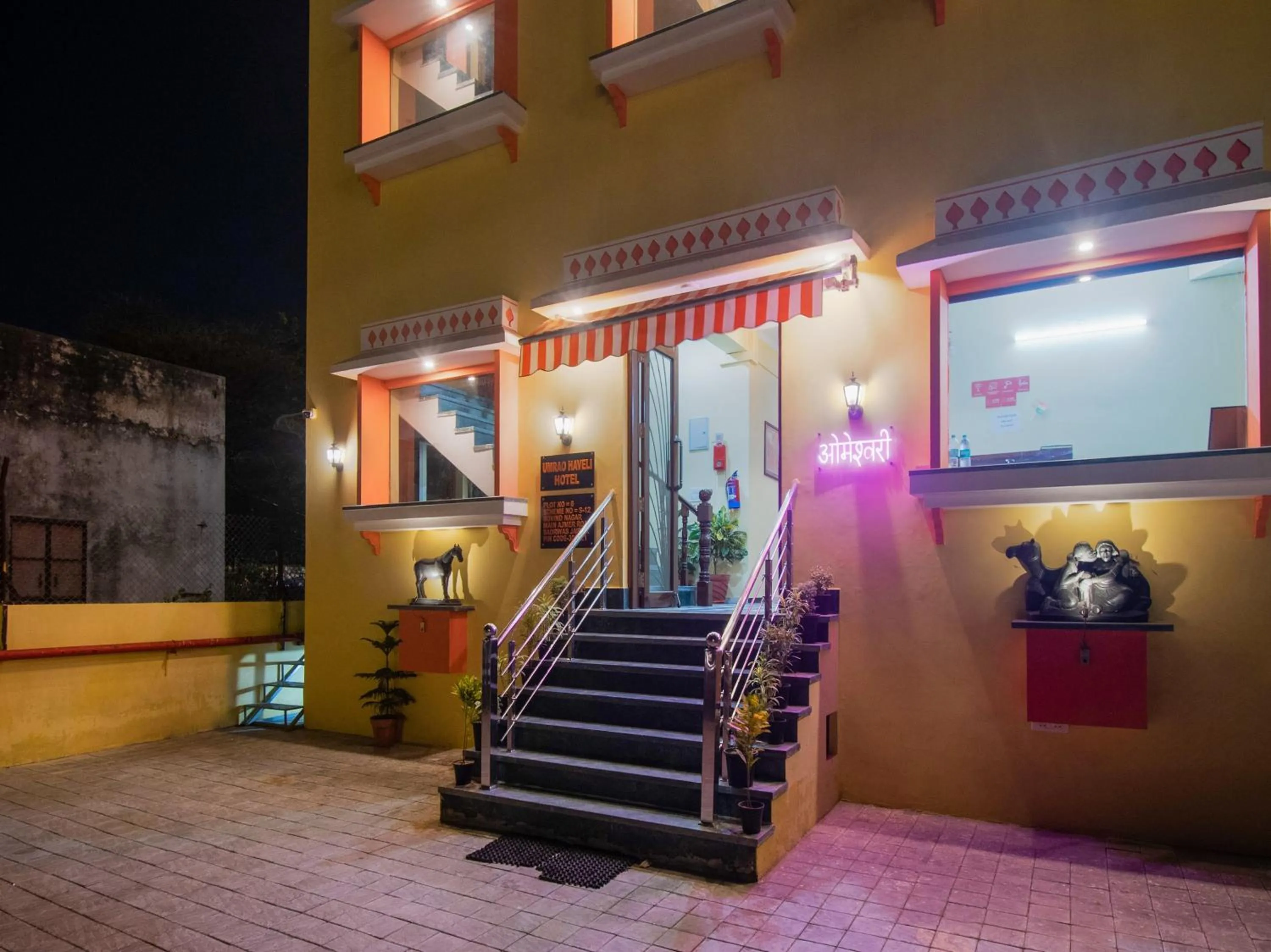 Facade/entrance in OYO Hotel O Omeshwari