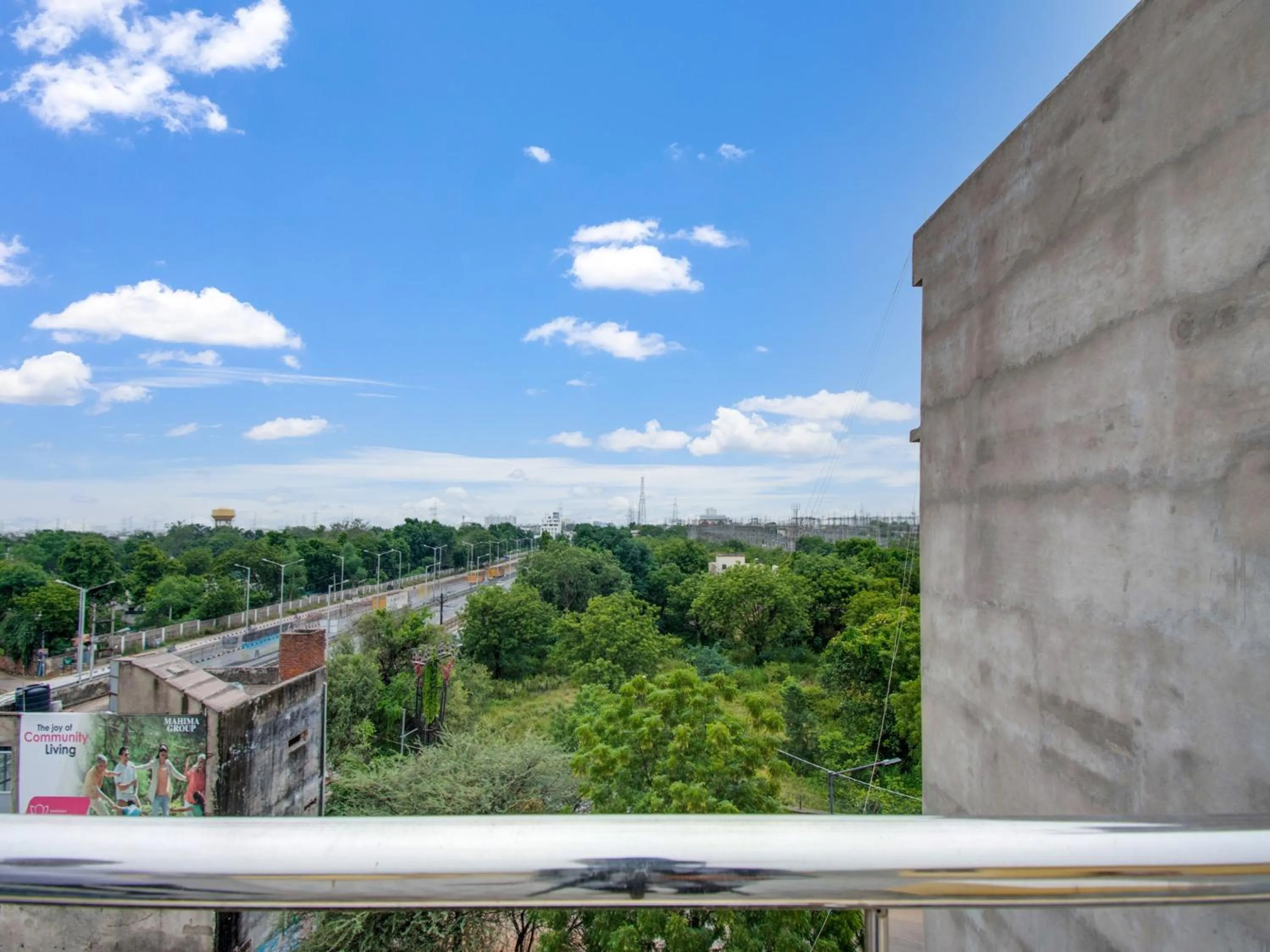 Swimming pool in OYO Hotel O Omeshwari